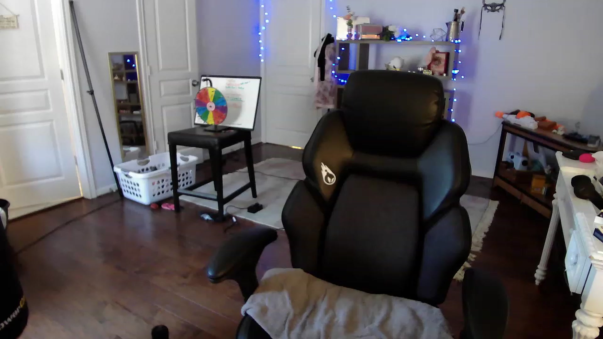 Gallery image thumbnail from Bunnydathug's myfreecams stream on, 05/19/2023, 17:21 image 5 of 20