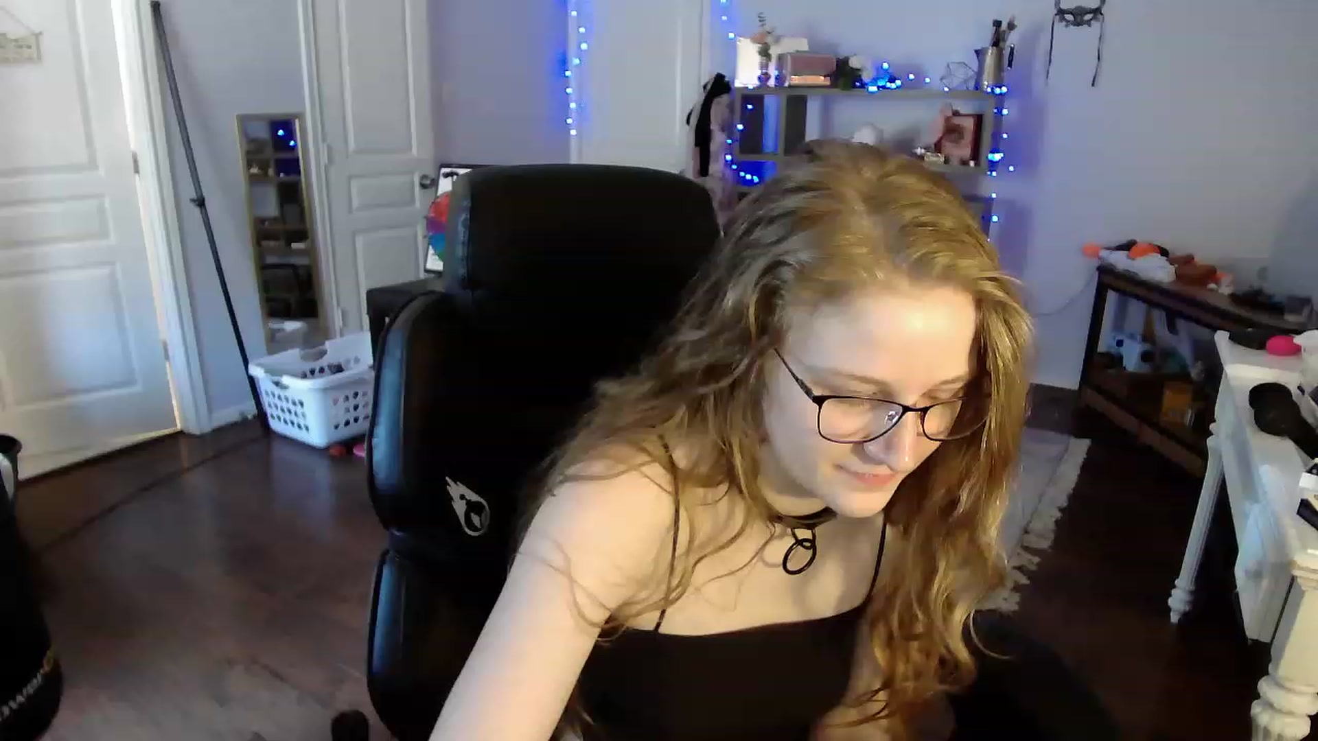Gallery image thumbnail from Bunnydathug's myfreecams stream on, 05/19/2023, 17:21 image 18 of 20