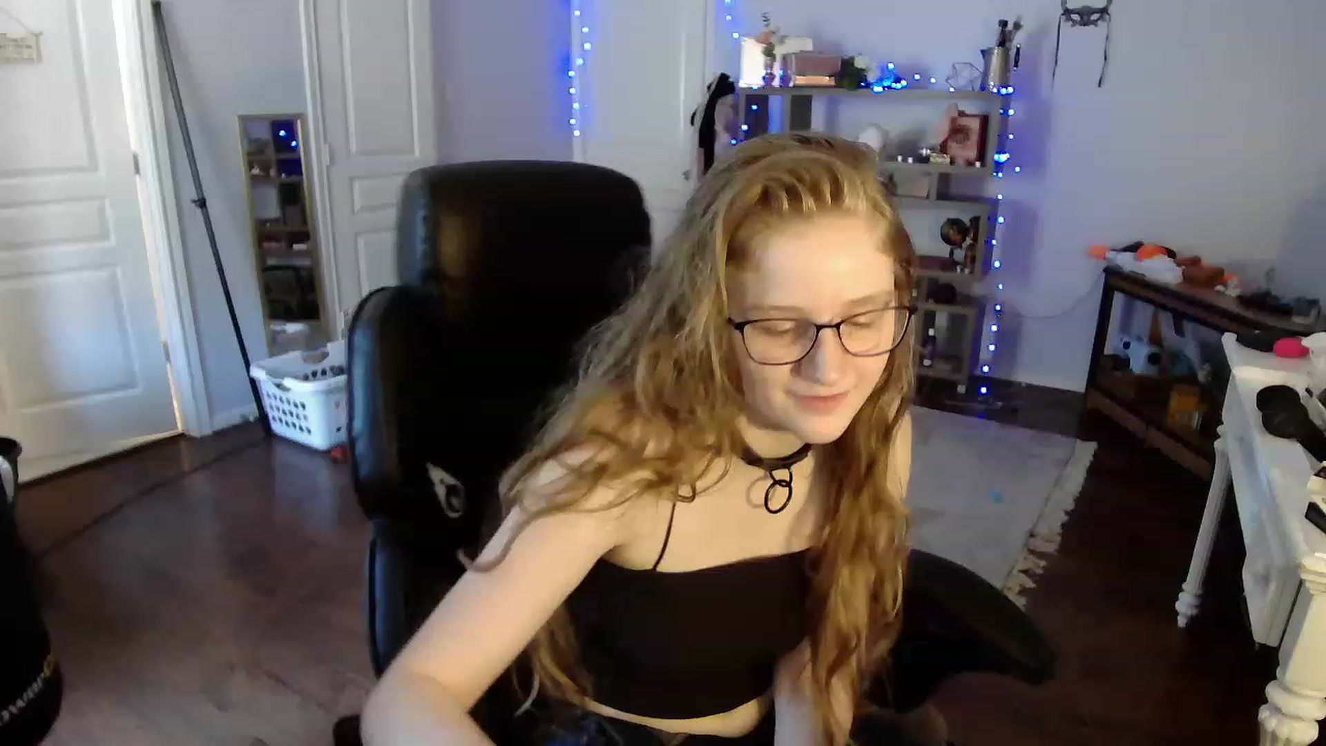 Gallery image thumbnail from Bunnydathug's myfreecams stream on, 05/19/2023, 17:21 image 16 of 20