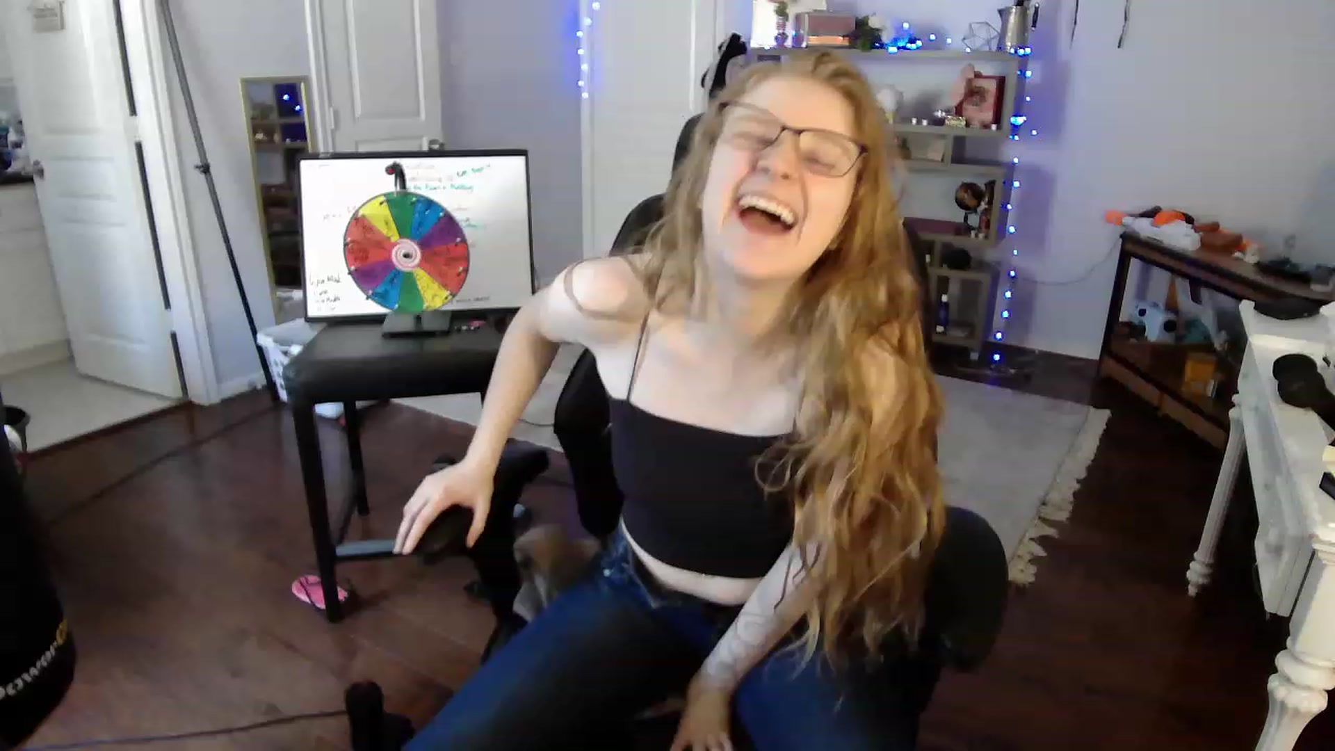 Gallery image thumbnail from Bunnydathug's myfreecams stream on, 05/19/2023, 19:34 image 18 of 20