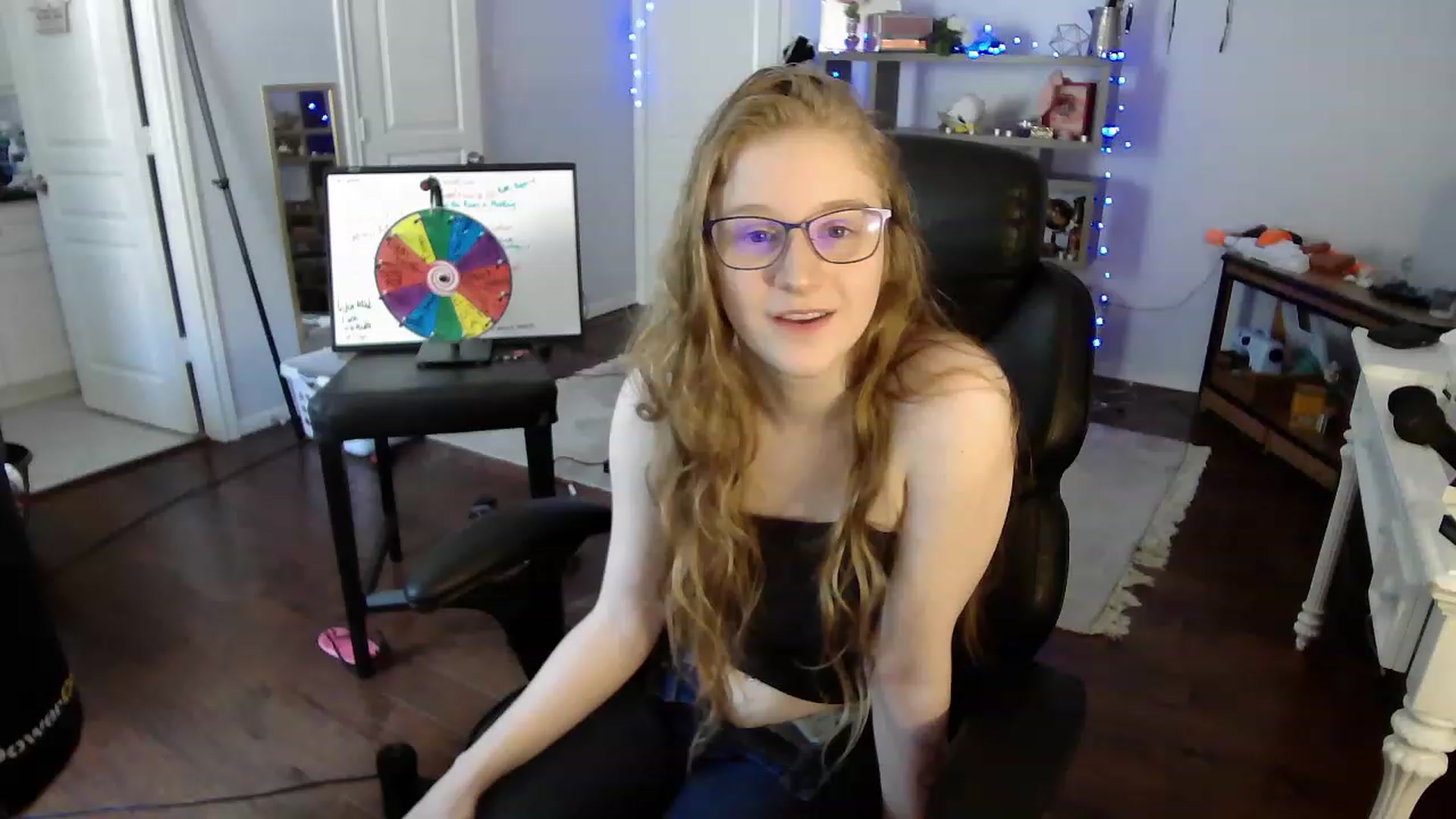 Gallery image thumbnail from Bunnydathug's myfreecams stream on, 05/19/2023, 19:34 image 16 of 20