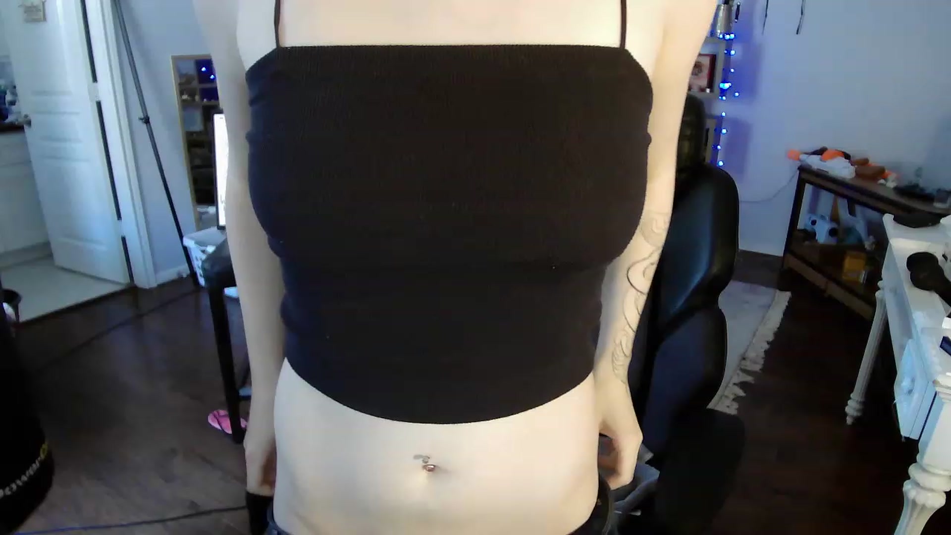 Gallery image thumbnail from Bunnydathug's myfreecams stream on, 05/19/2023, 19:34 image 9 of 20