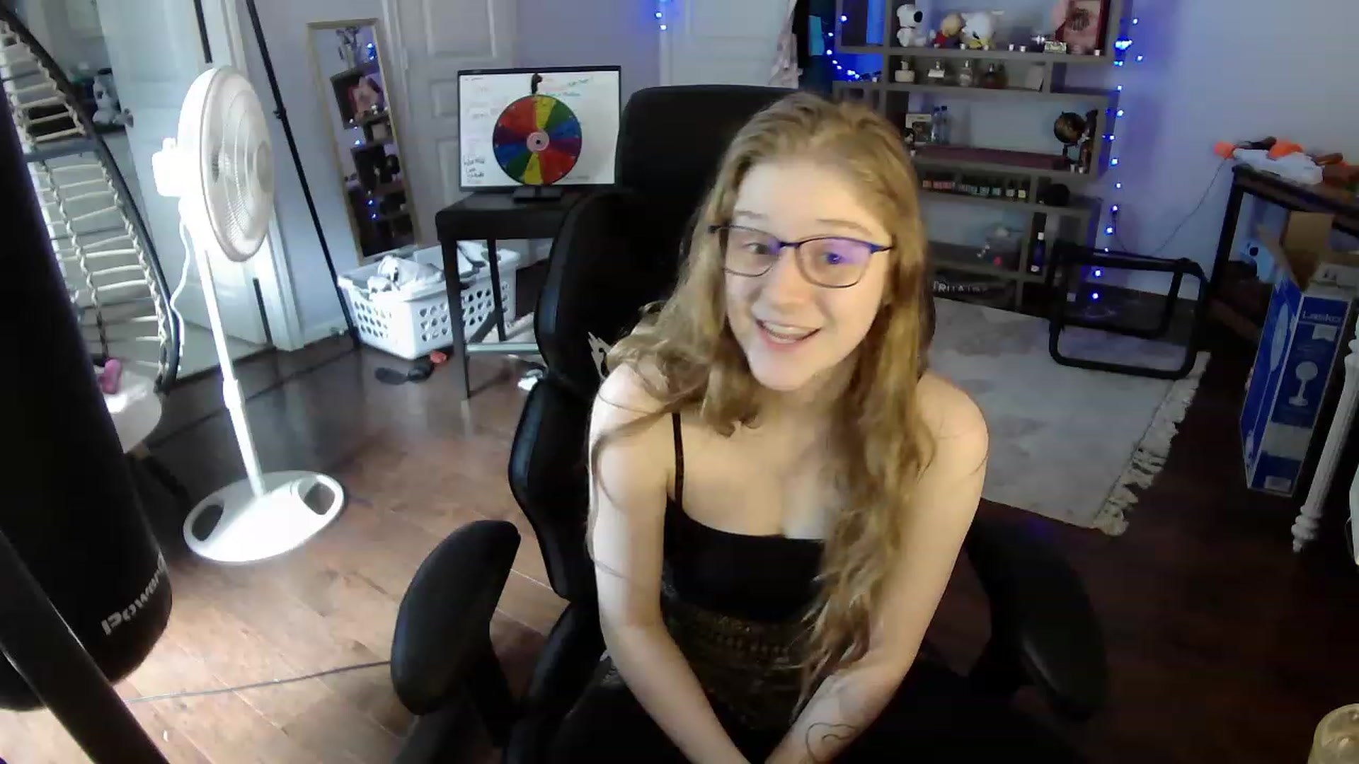 Gallery image thumbnail from Bunnydathug's myfreecams stream on, 05/23/2023, 16:41 image 10 of 20