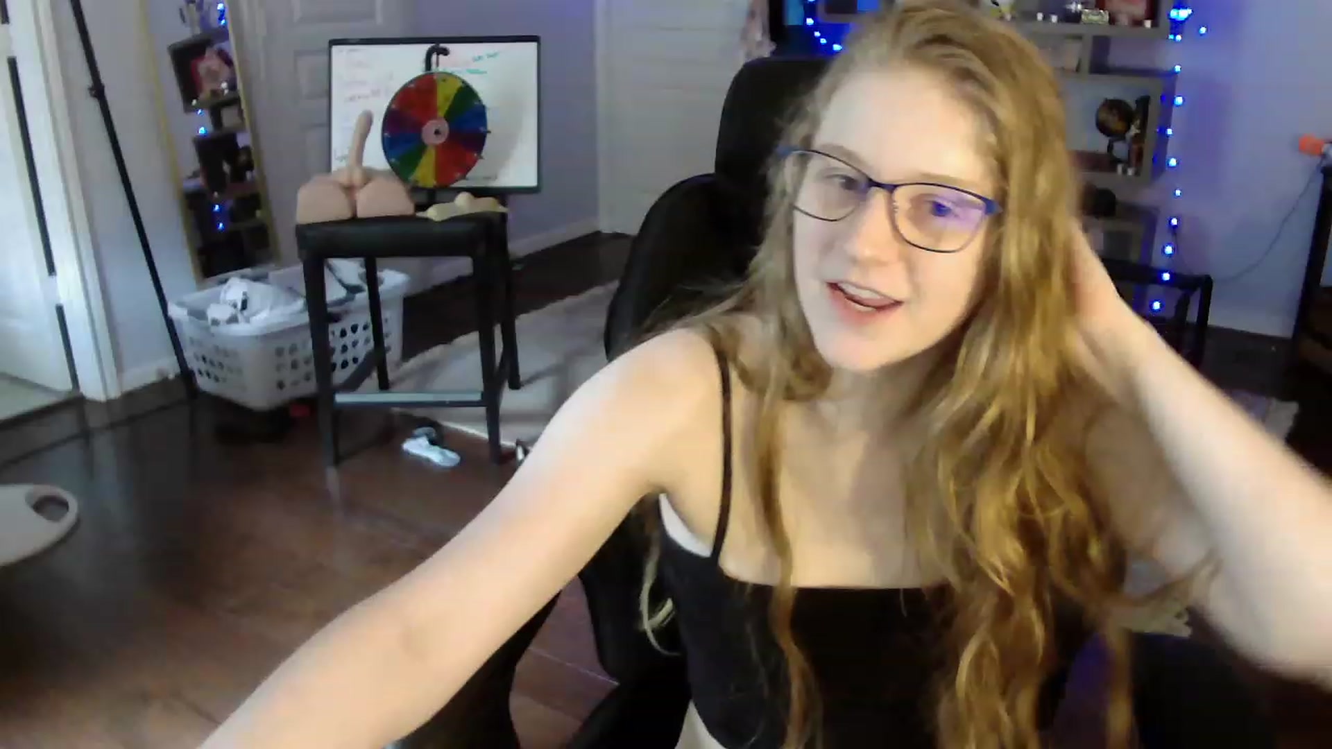 Gallery image thumbnail from Bunnydathug's myfreecams stream on, 05/23/2023, 19:02 image 12 of 20