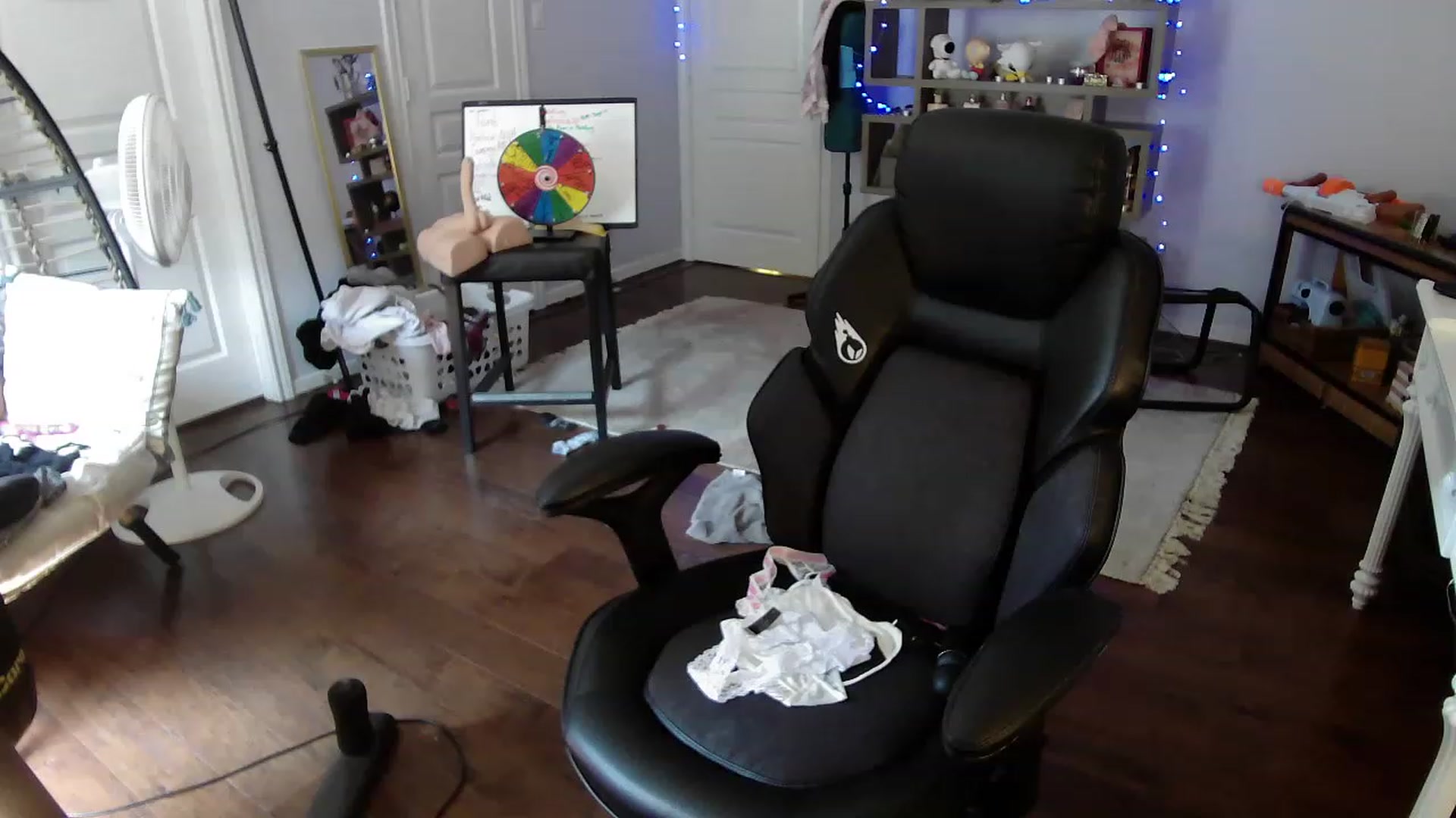 Gallery image thumbnail from Bunnydathug's myfreecams stream on, 05/25/2023, 16:30 image 12 of 20