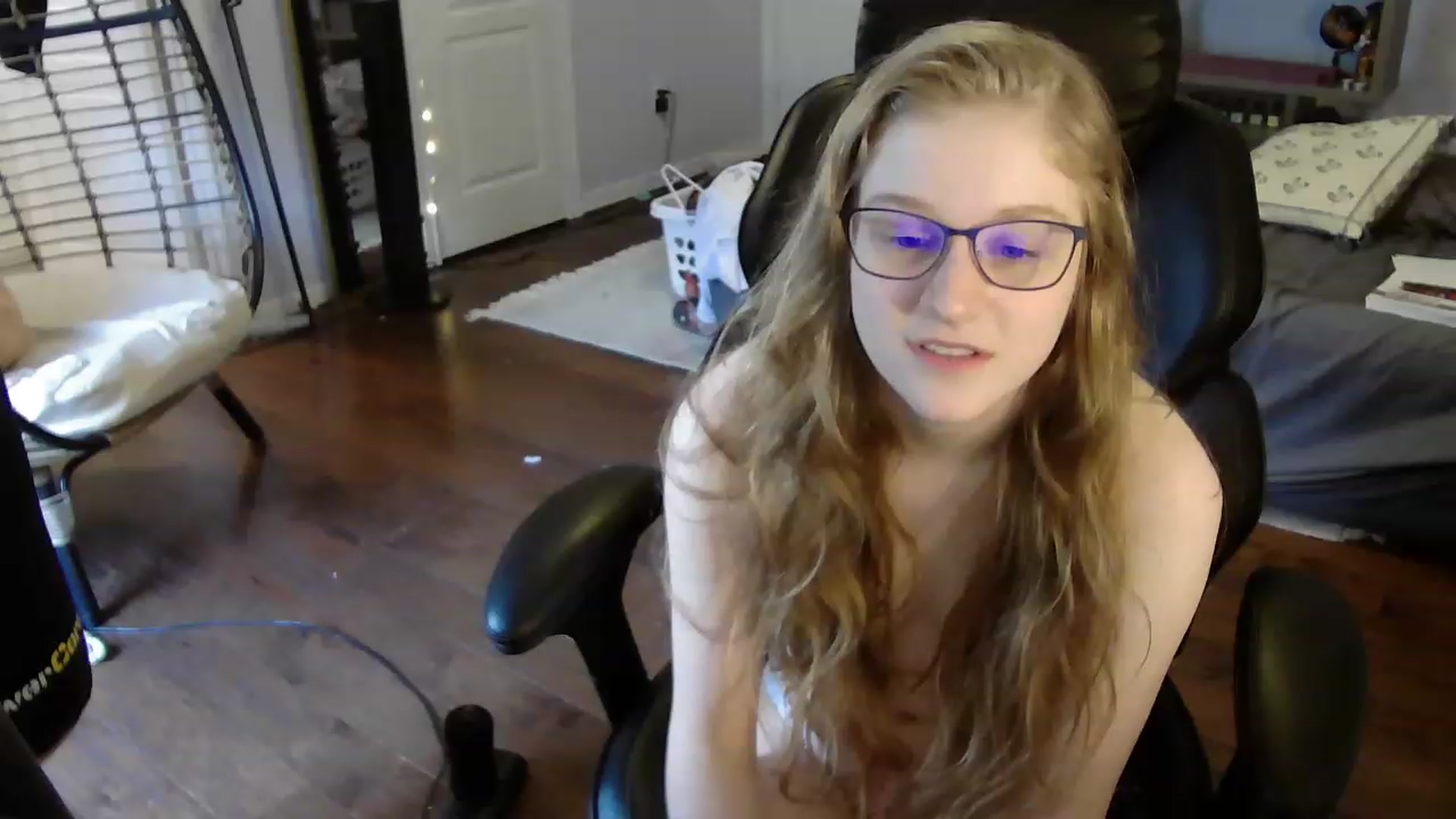 Gallery image thumbnail from Bunnydathug's myfreecams stream on, 06/07/2023, 18:31 image 9 of 20
