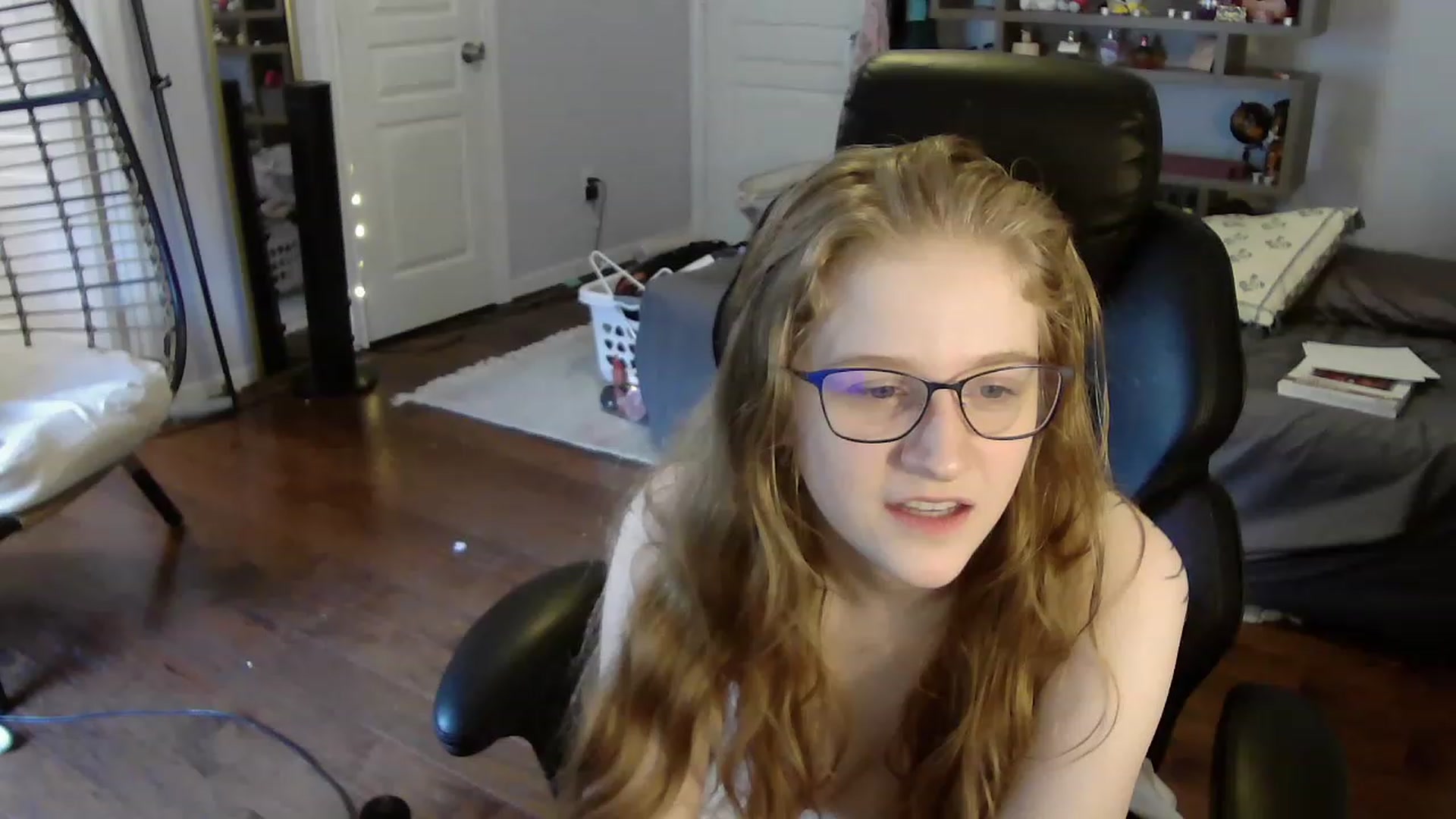 Gallery image thumbnail from Bunnydathug's myfreecams stream on, 06/07/2023, 18:31 image 19 of 20