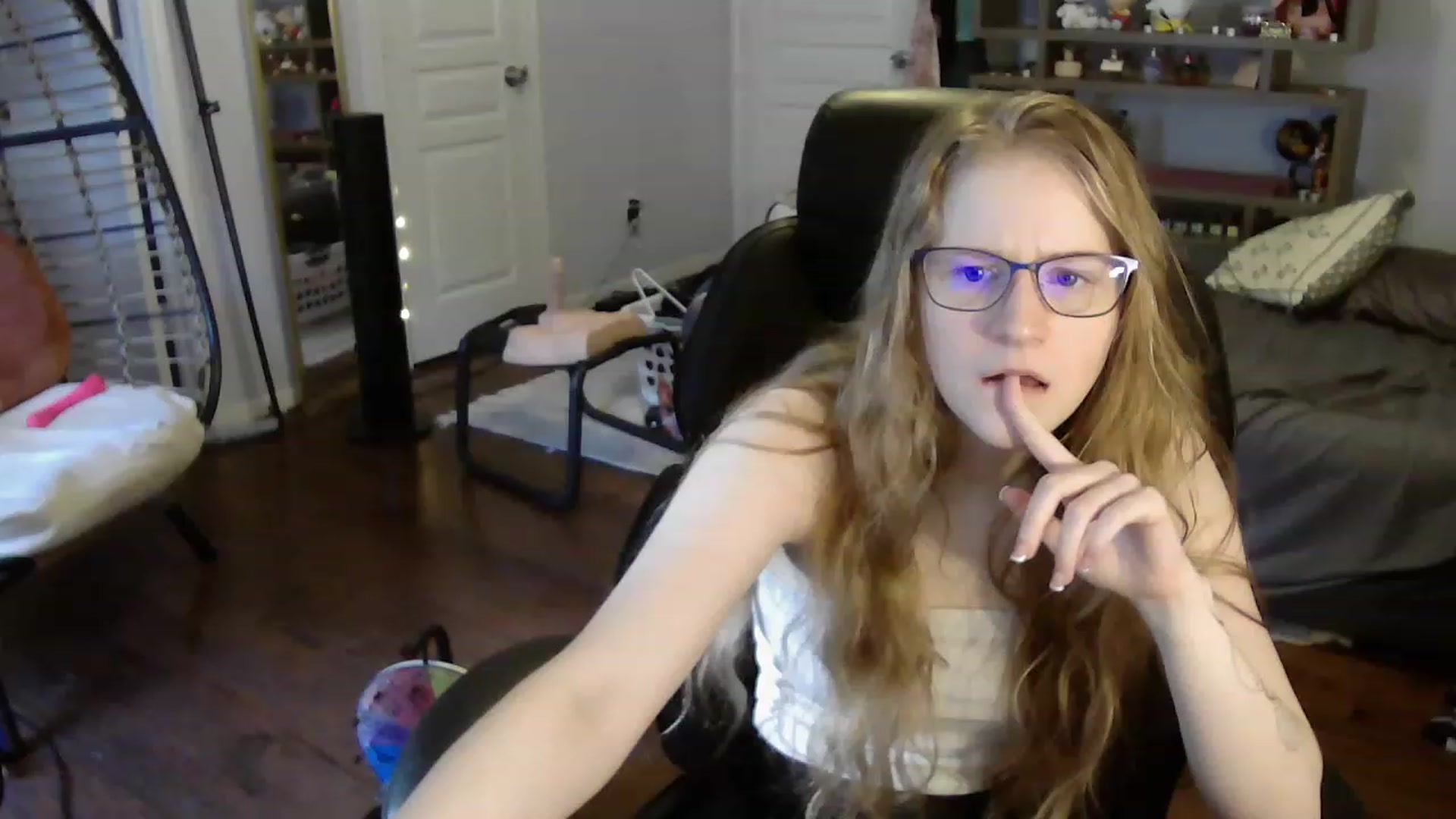 Gallery image thumbnail from Bunnydathug's myfreecams stream on, 06/09/2023, 23:29 image 16 of 20