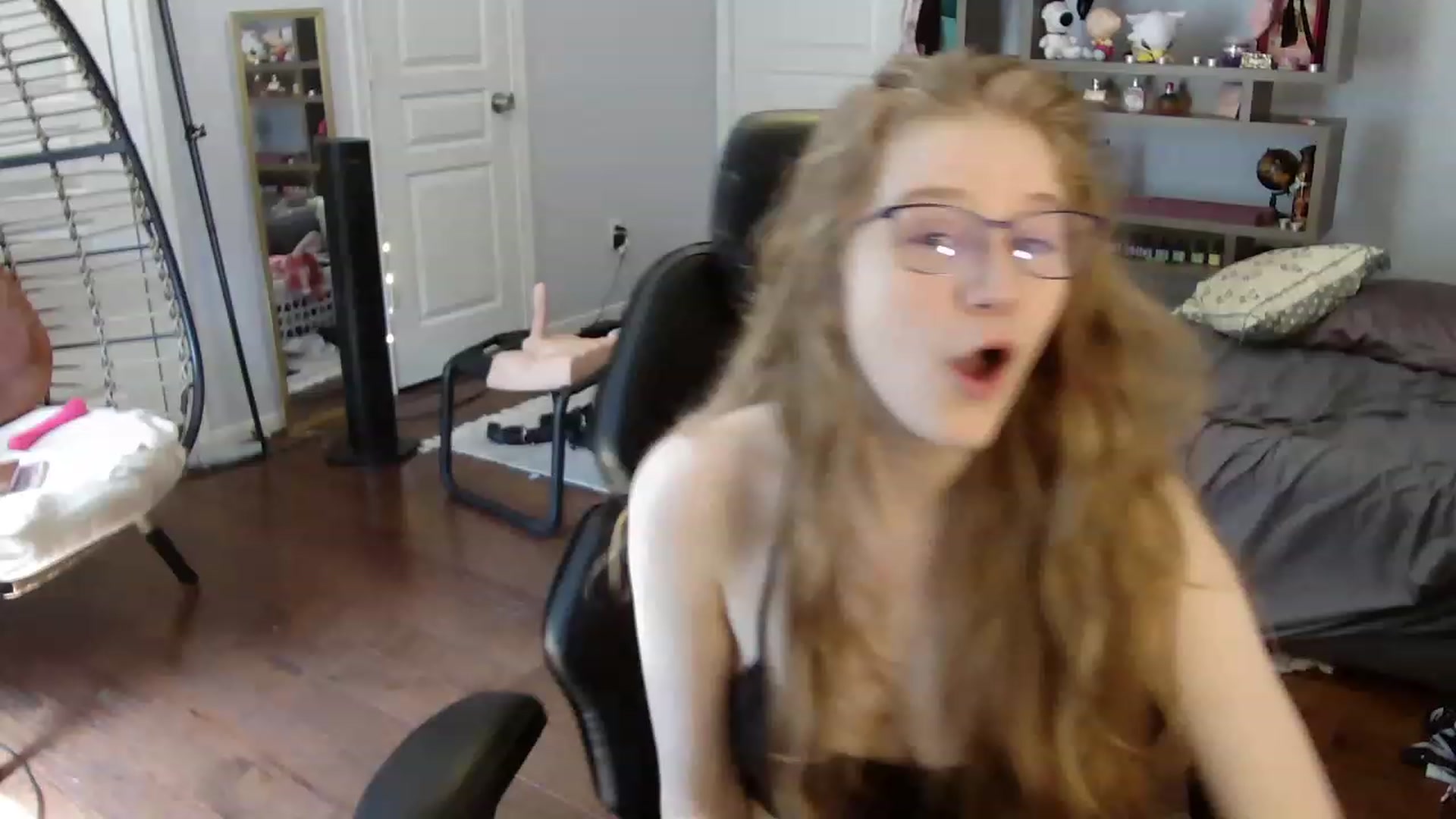 Gallery image thumbnail from Bunnydathug's myfreecams stream on, 06/10/2023, 15:37 image 8 of 20