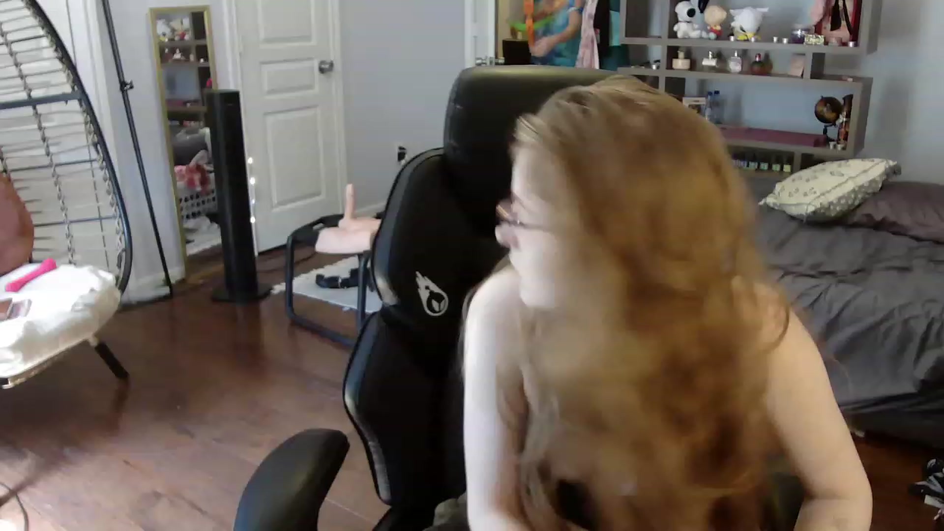 Gallery image thumbnail from Bunnydathug's myfreecams stream on, 06/10/2023, 15:37 image 9 of 20