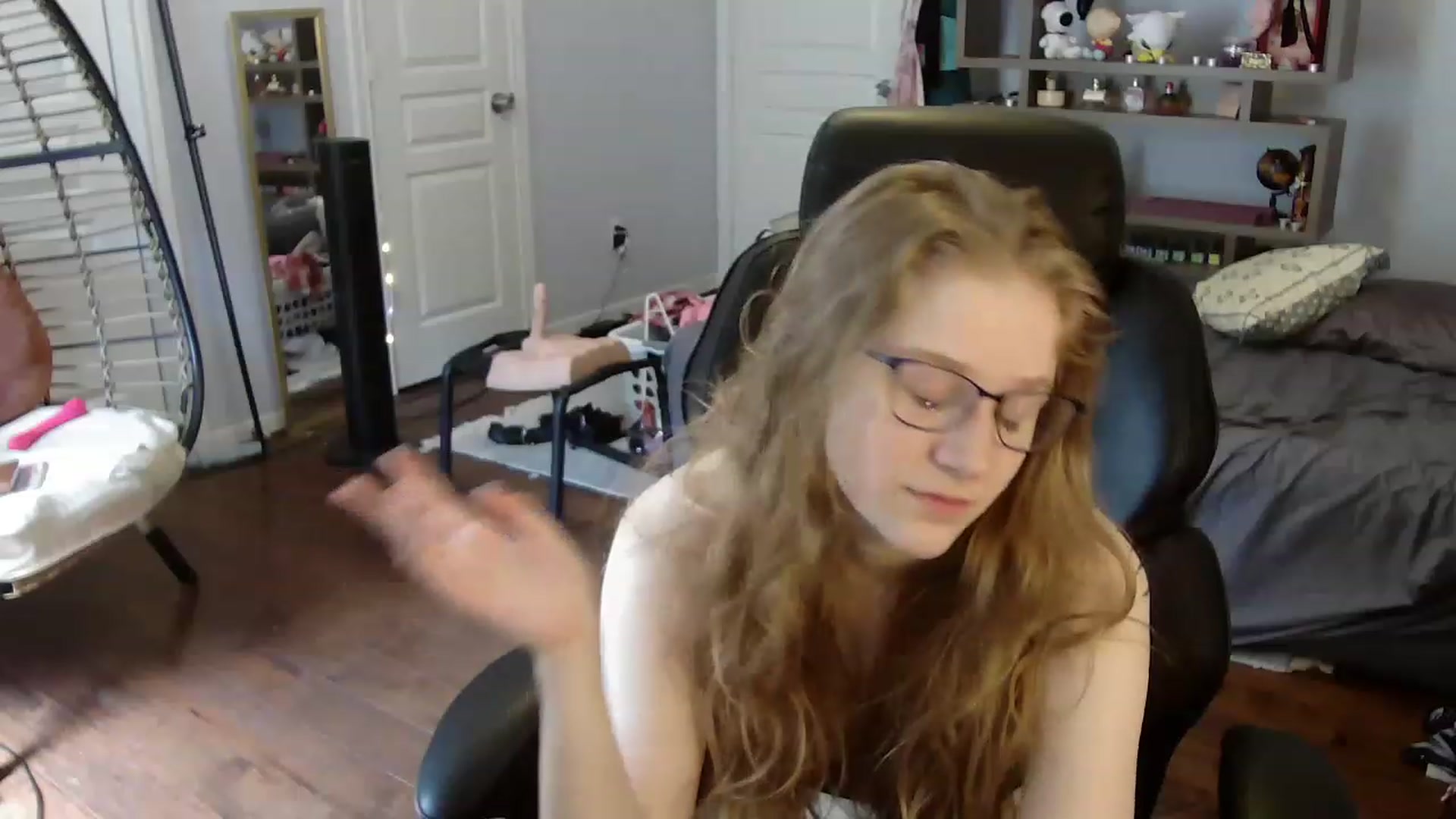 Gallery image thumbnail from Bunnydathug's myfreecams stream on, 06/10/2023, 15:37 image 19 of 20