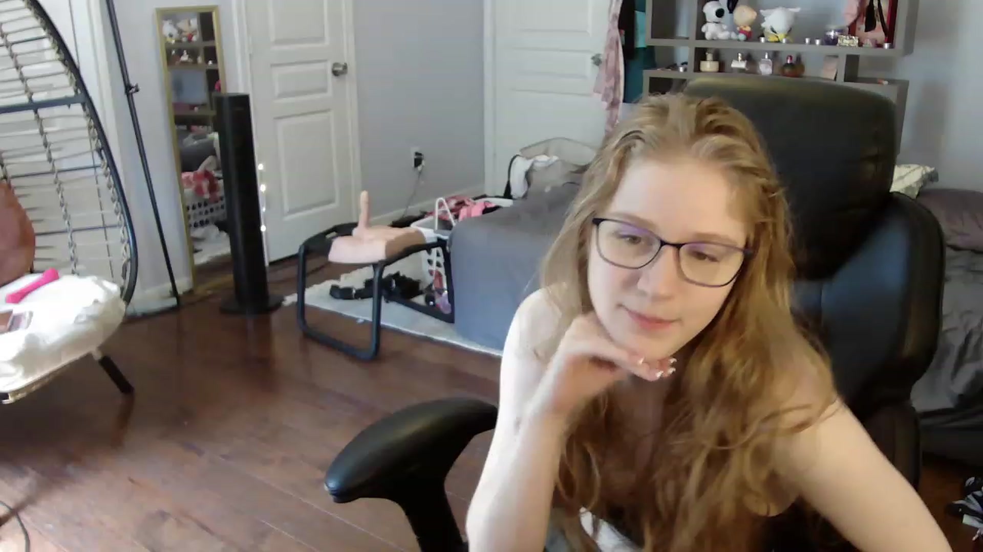 Gallery image thumbnail from Bunnydathug's myfreecams stream on, 06/10/2023, 15:37 image 12 of 20