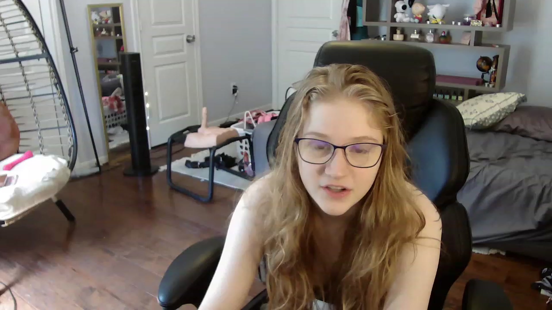 Gallery image thumbnail from Bunnydathug's myfreecams stream on, 06/10/2023, 15:37 image 16 of 20