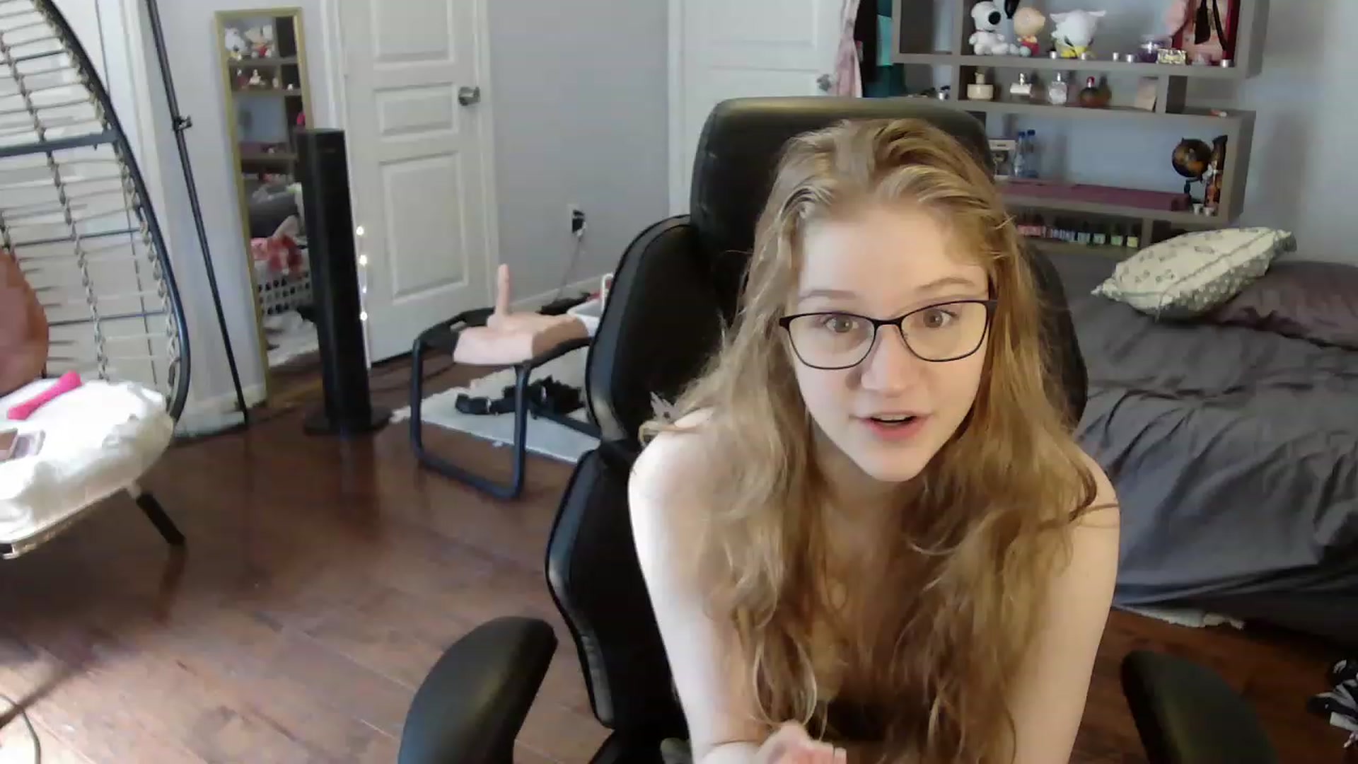 Gallery image thumbnail from Bunnydathug's myfreecams stream on, 06/10/2023, 15:37 image 13 of 20