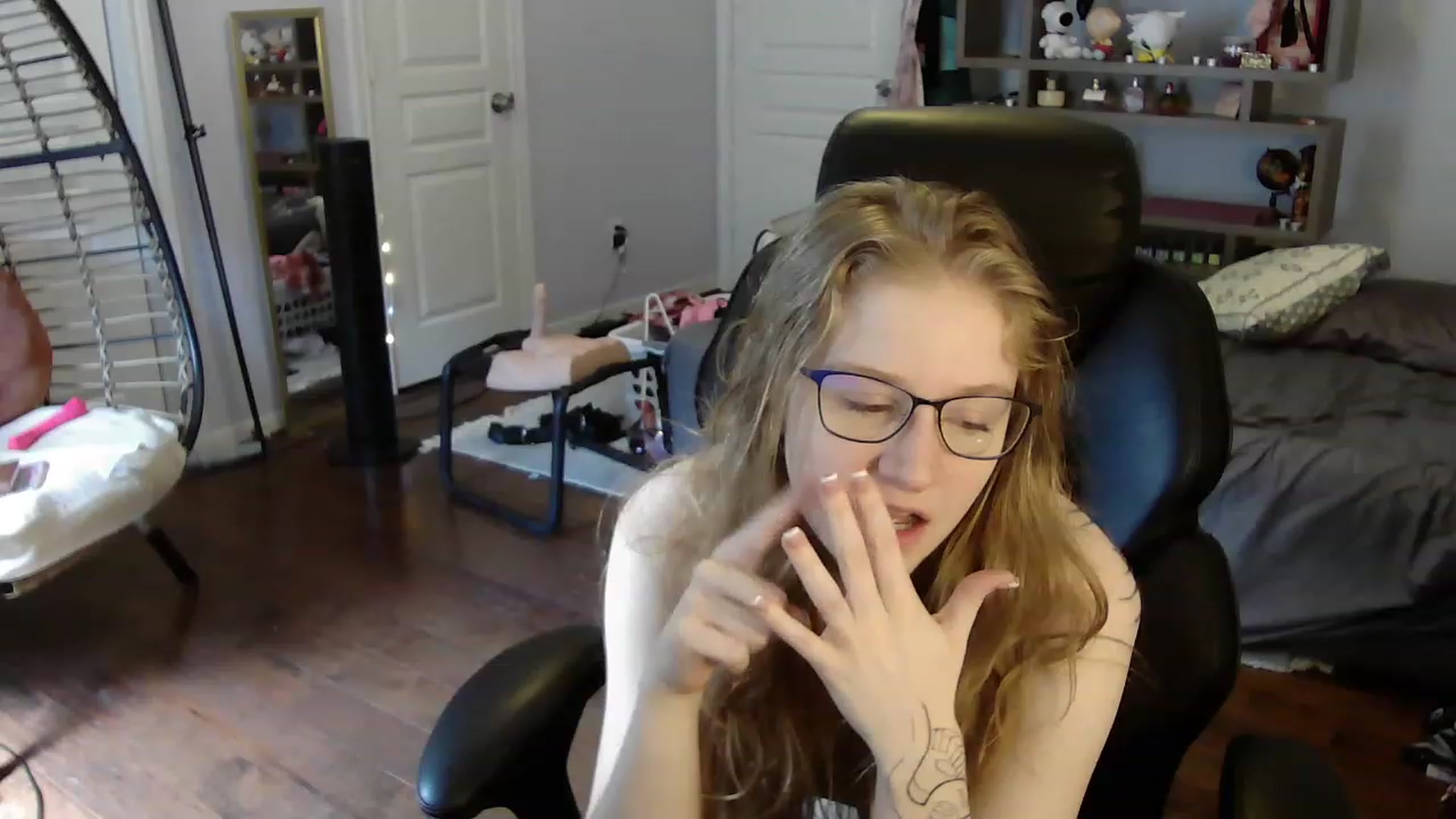Gallery image thumbnail from Bunnydathug's myfreecams stream on, 06/10/2023, 15:37 image 18 of 20