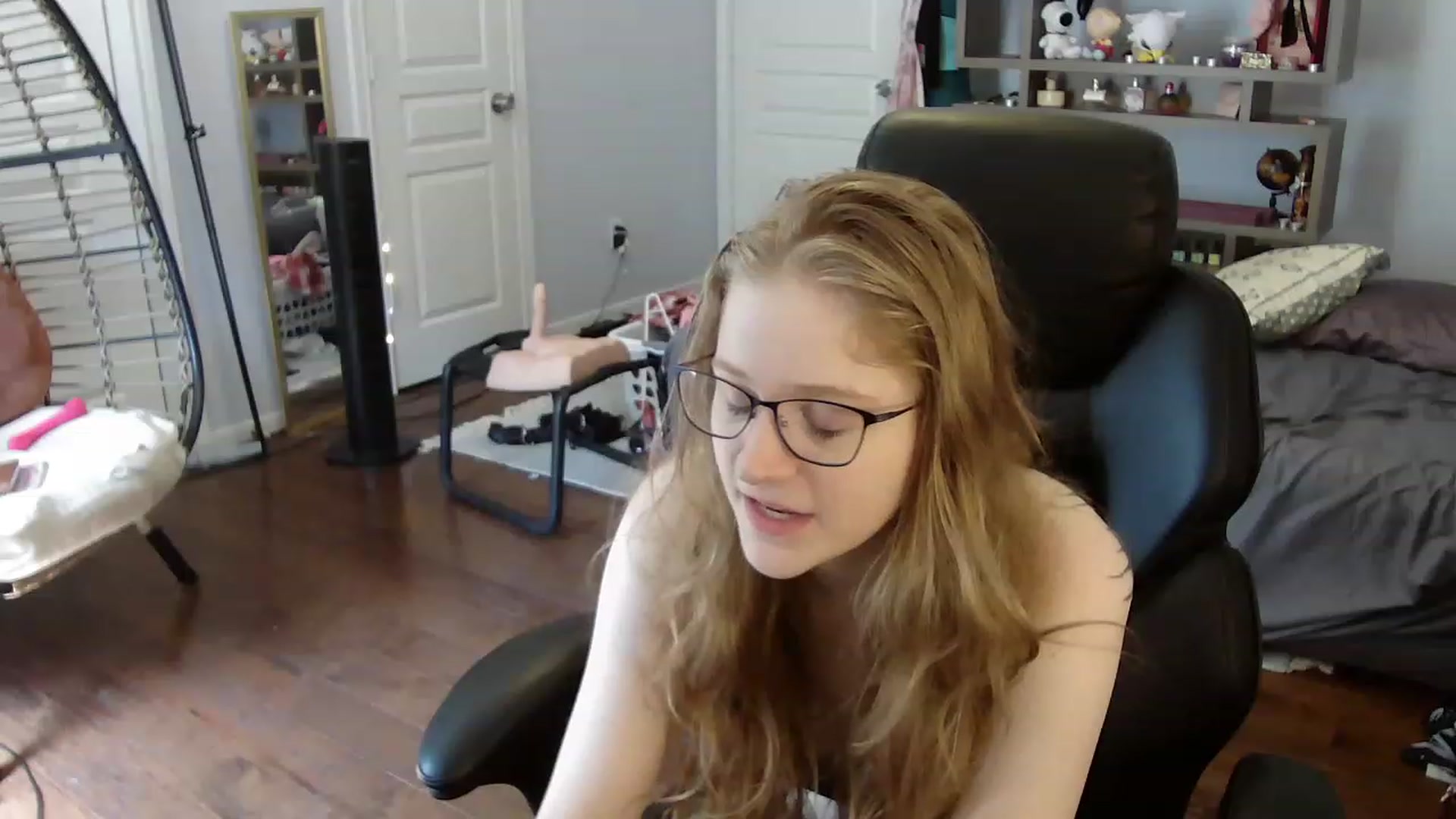 Gallery image thumbnail from Bunnydathug's myfreecams stream on, 06/10/2023, 15:37 image 15 of 20