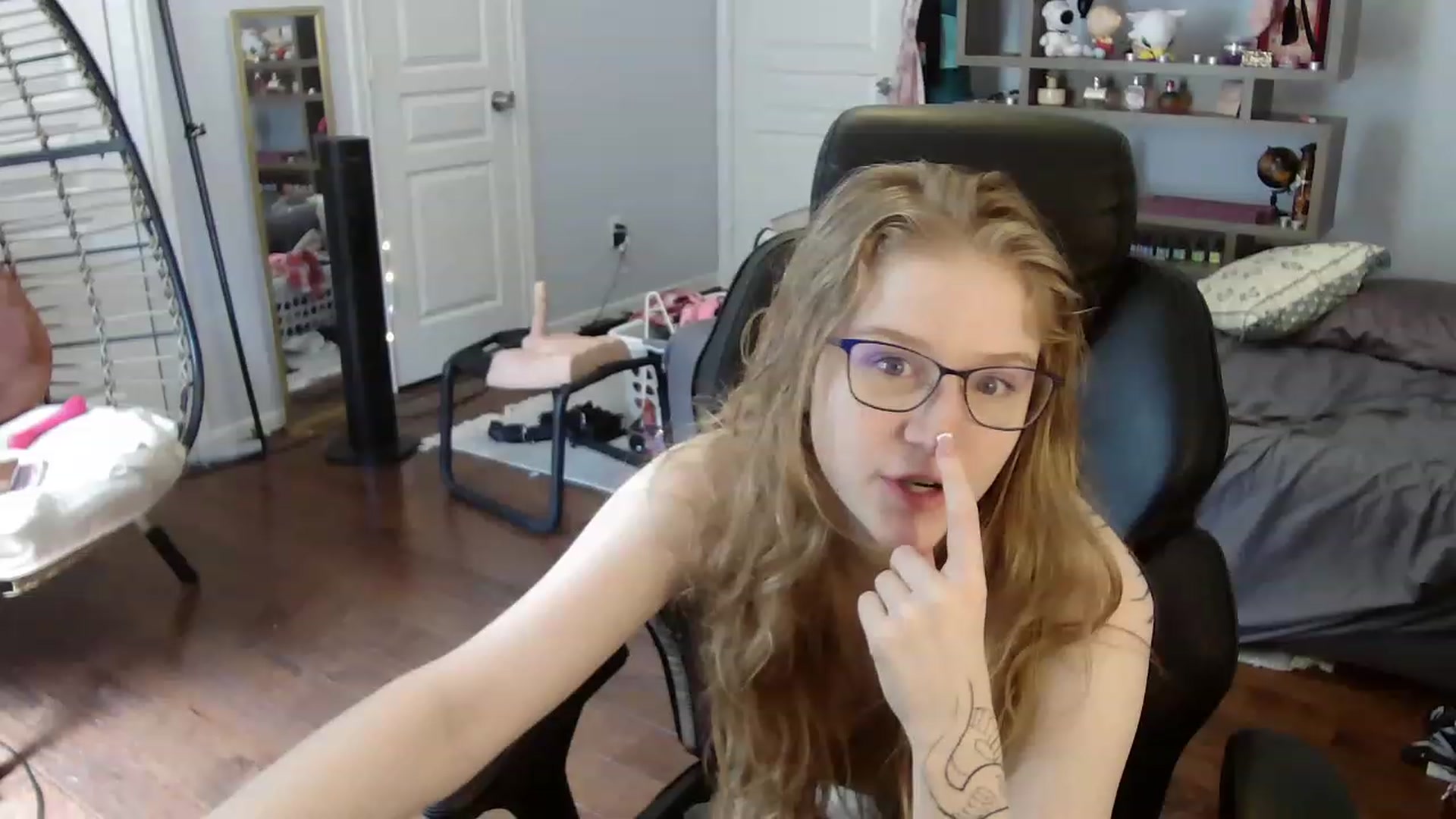 Gallery image thumbnail from Bunnydathug's myfreecams stream on, 06/10/2023, 15:37 image 20 of 20