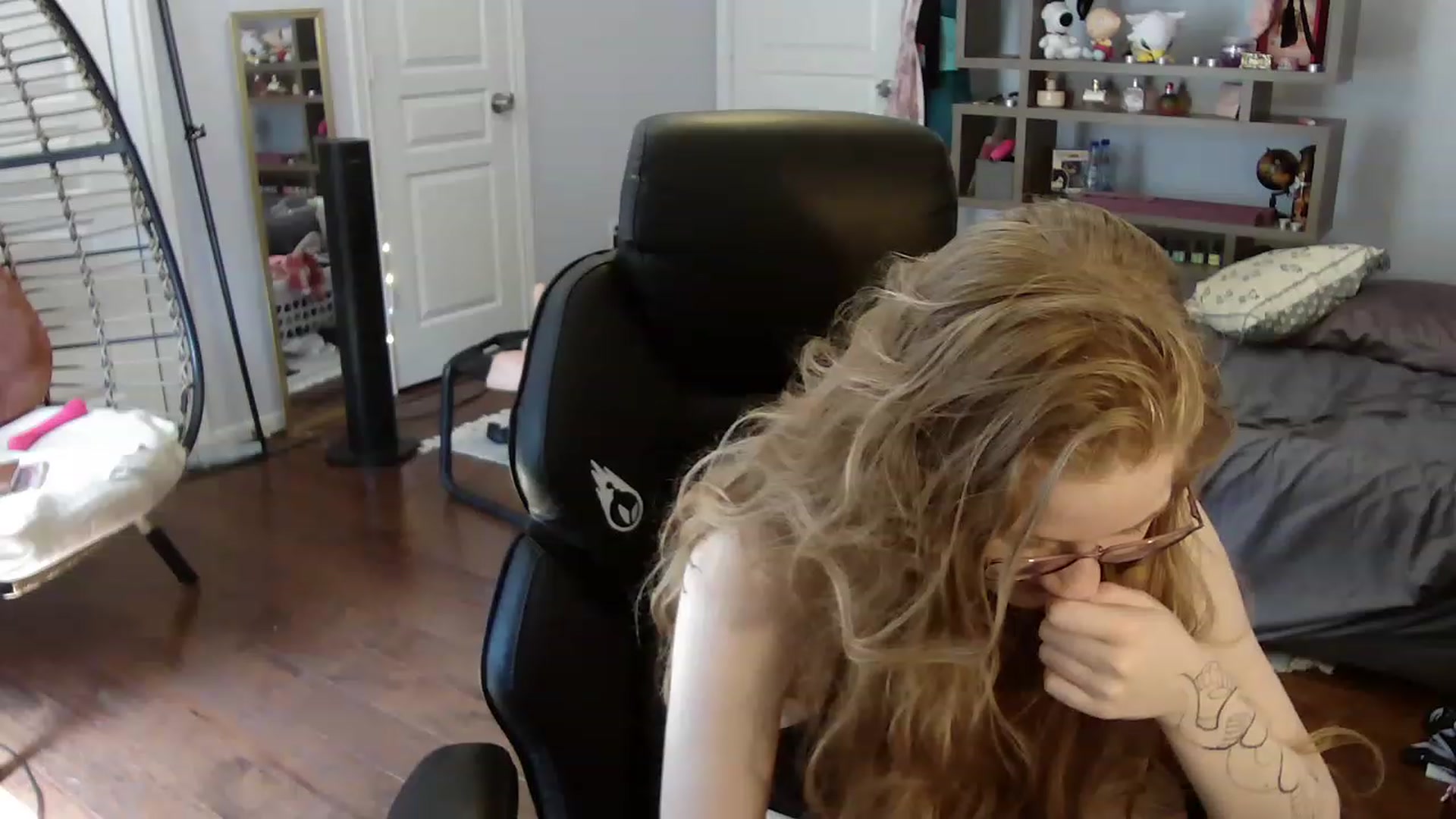 Gallery image thumbnail from Bunnydathug's myfreecams stream on, 06/10/2023, 15:37 image 7 of 20