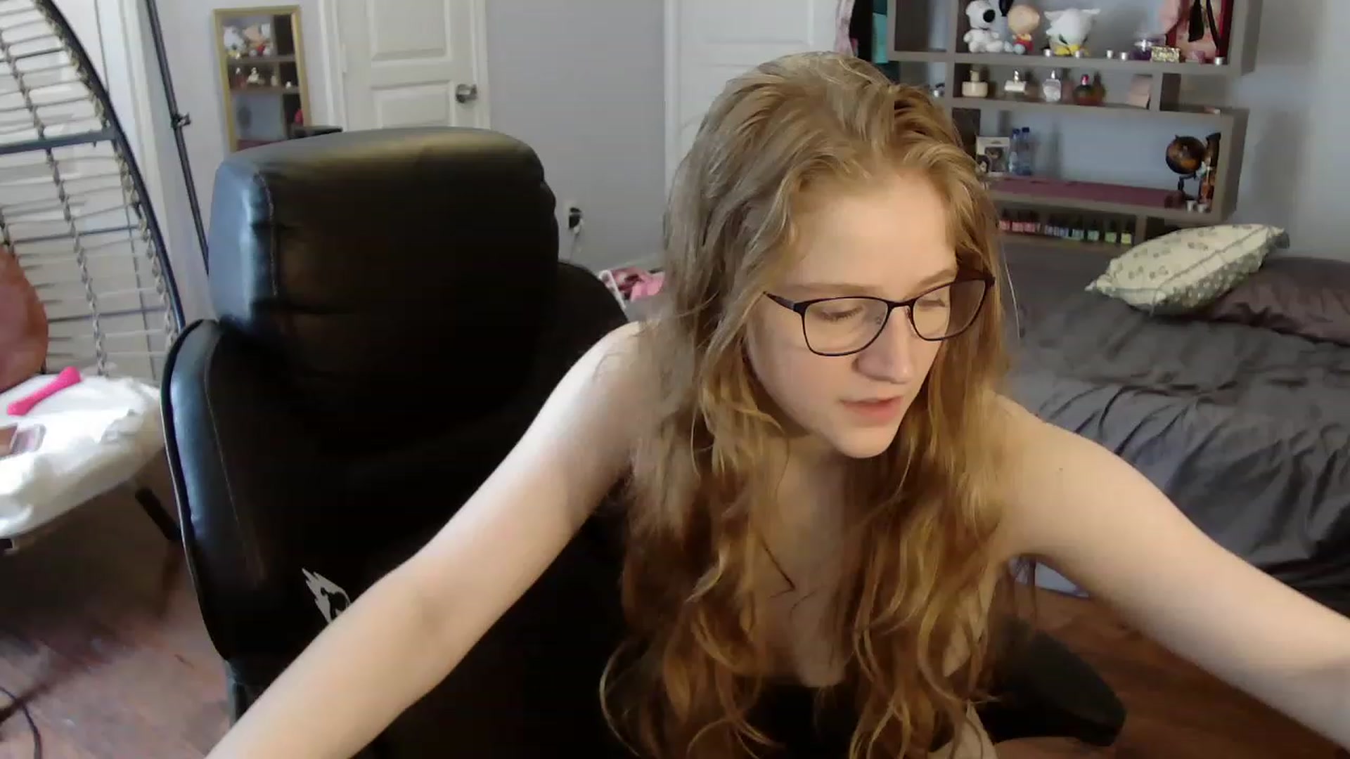 Gallery image thumbnail from Bunnydathug's myfreecams stream on, 06/10/2023, 16:13 image 11 of 20