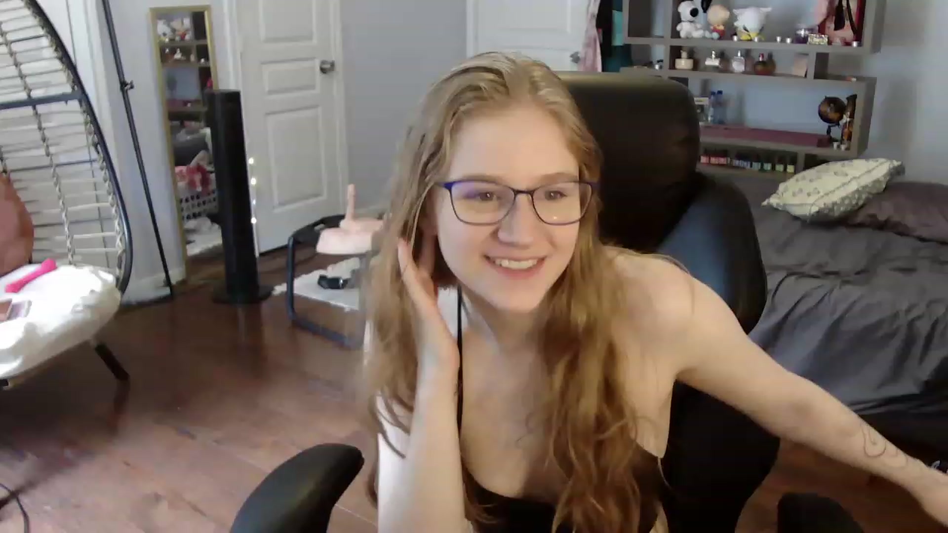 Gallery image thumbnail from Bunnydathug's myfreecams stream on, 06/10/2023, 16:13 image 3 of 20