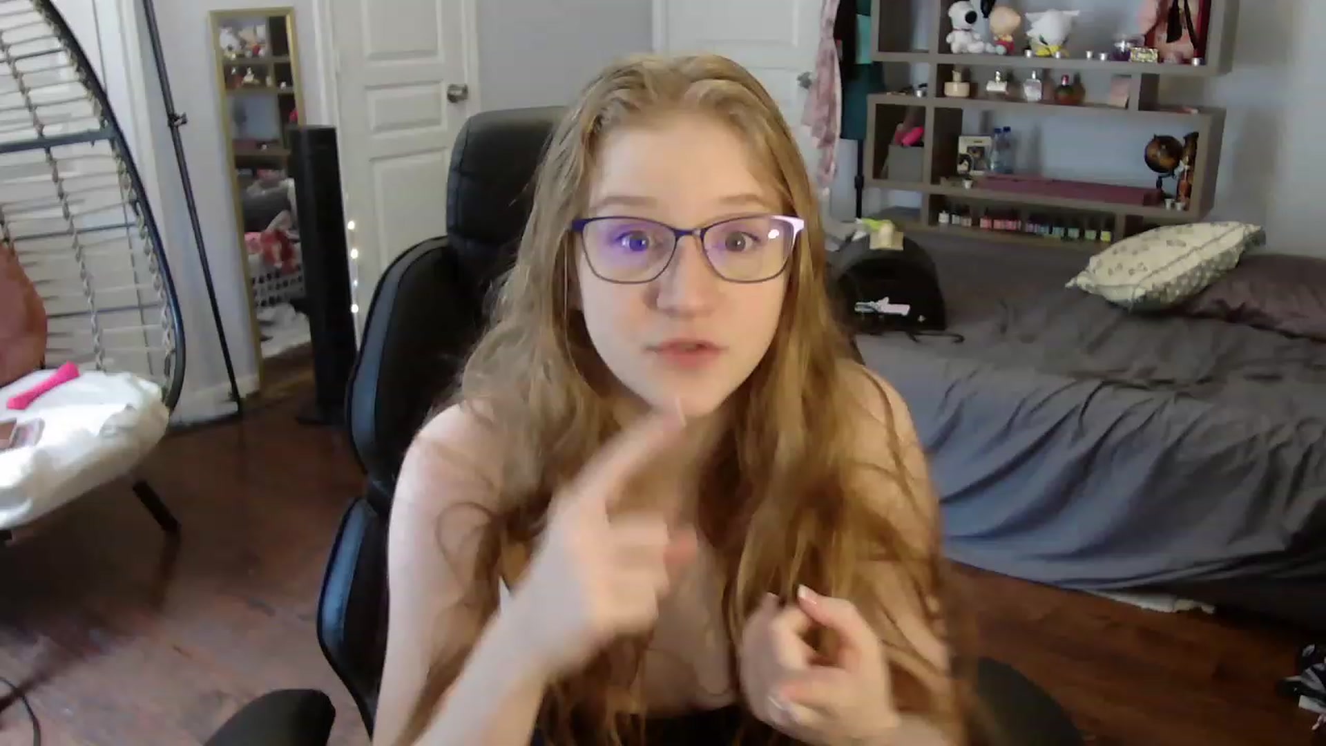 Gallery image thumbnail from Bunnydathug's myfreecams stream on, 06/10/2023, 16:13 image 19 of 20