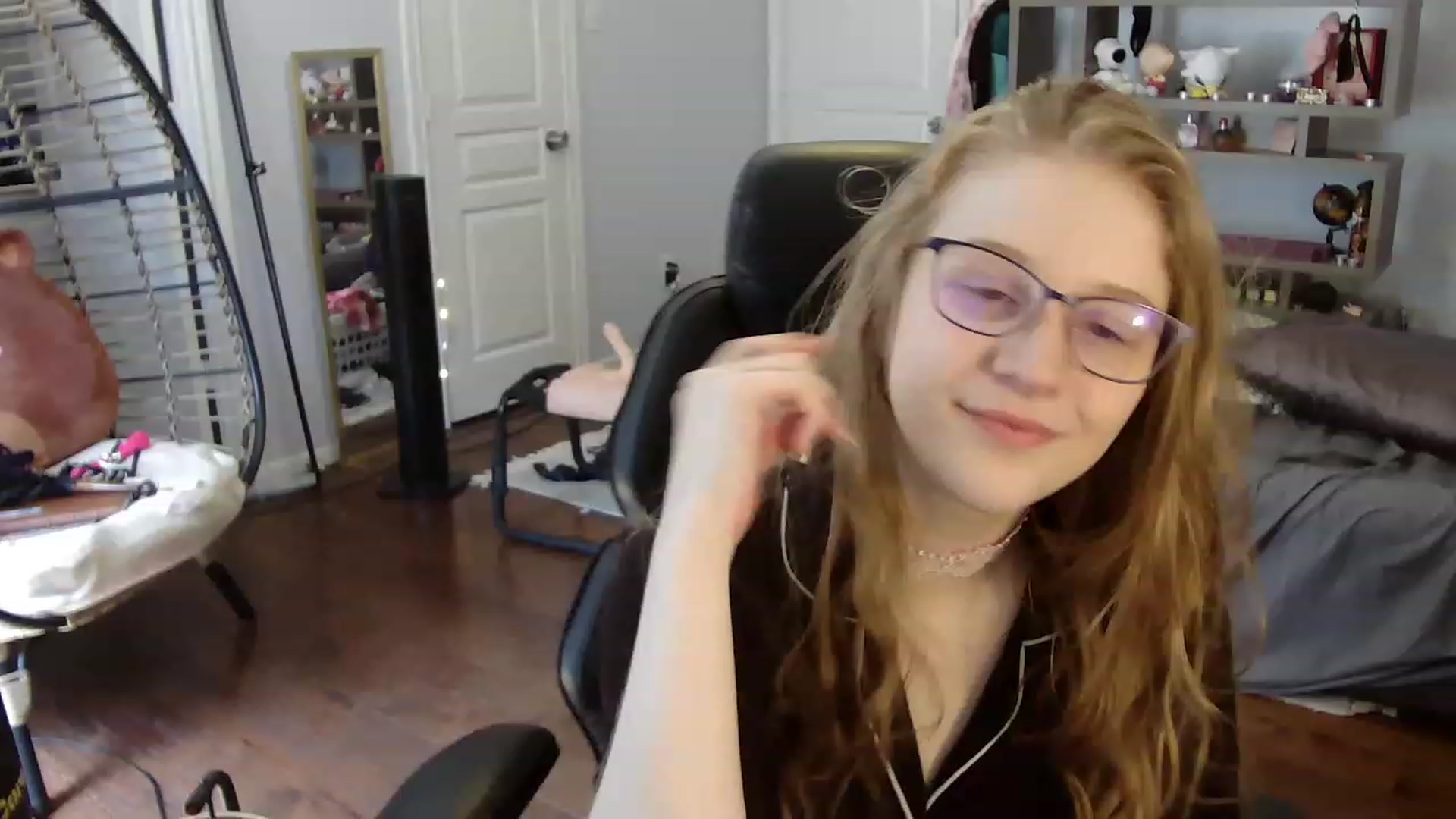 Gallery image thumbnail from Bunnydathug's myfreecams stream on, 06/12/2023, 17:30 image 4 of 20