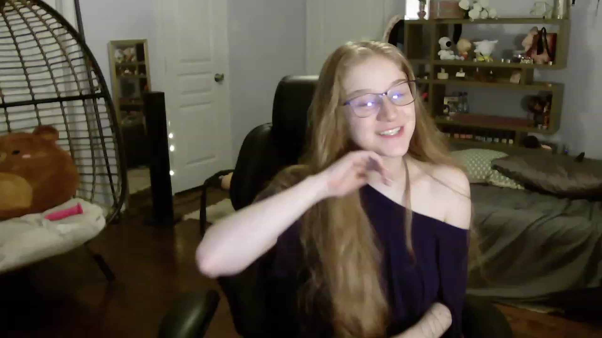 Gallery image thumbnail from Bunnydathug's myfreecams stream on, 06/13/2023, 08:55 image 4 of 20