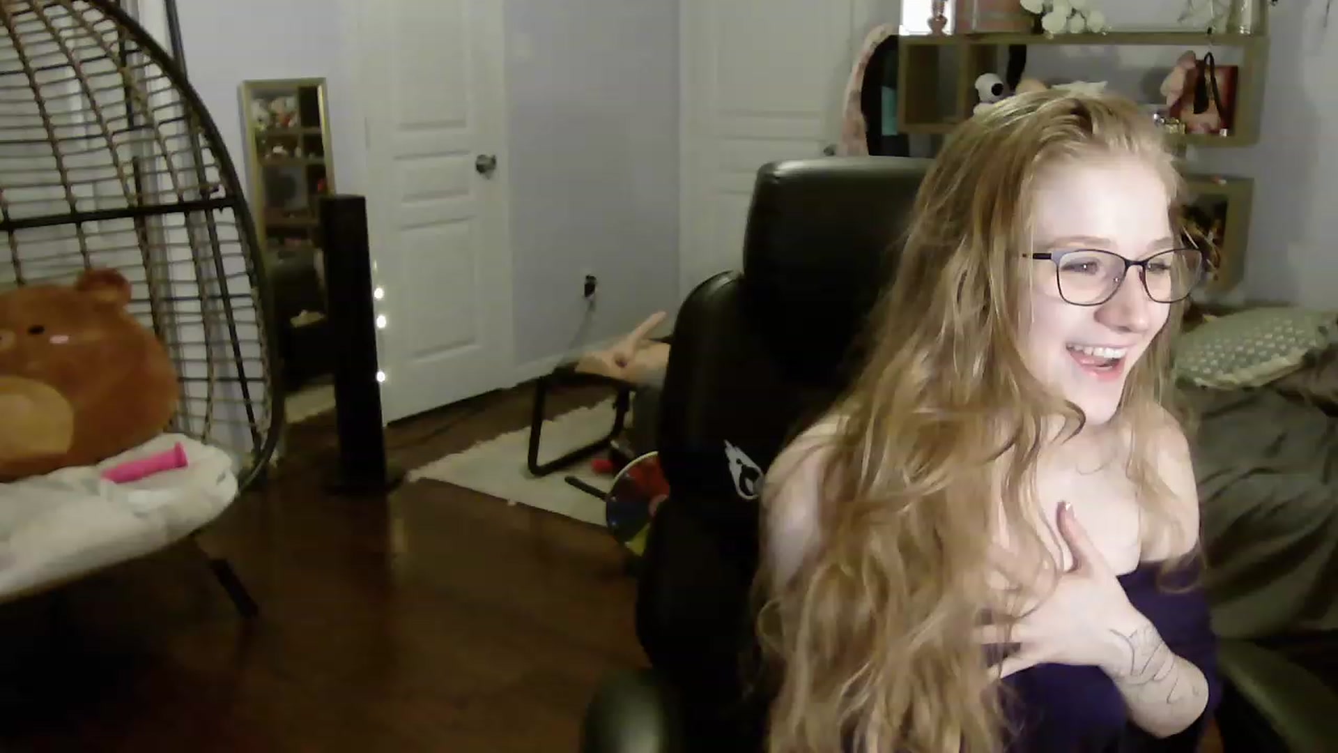 Gallery image thumbnail from Bunnydathug's myfreecams stream on, 06/13/2023, 11:06 image 4 of 20