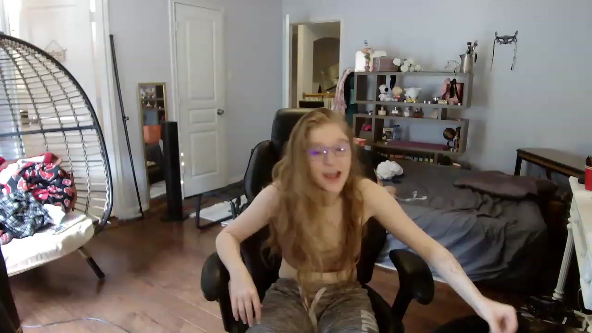 Gallery image thumbnail from Bunnydathug's myfreecams stream on, 06/14/2023, 16:58 image 8 of 20