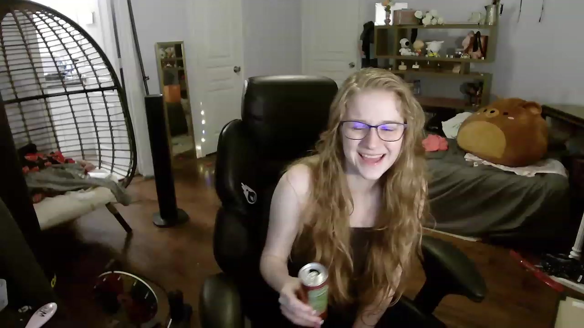 Gallery image thumbnail from Bunnydathug's myfreecams stream on, 06/15/2023, 10:34 image 14 of 20