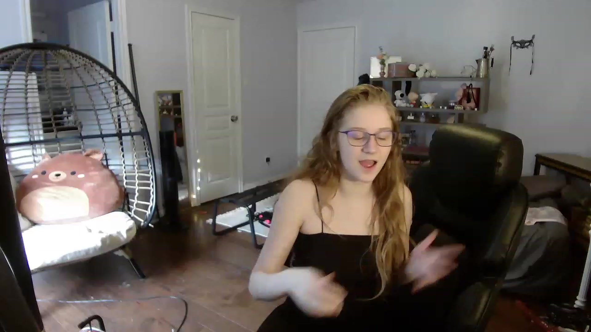Gallery image thumbnail from Bunnydathug's myfreecams stream on, 06/15/2023, 13:35 image 10 of 20