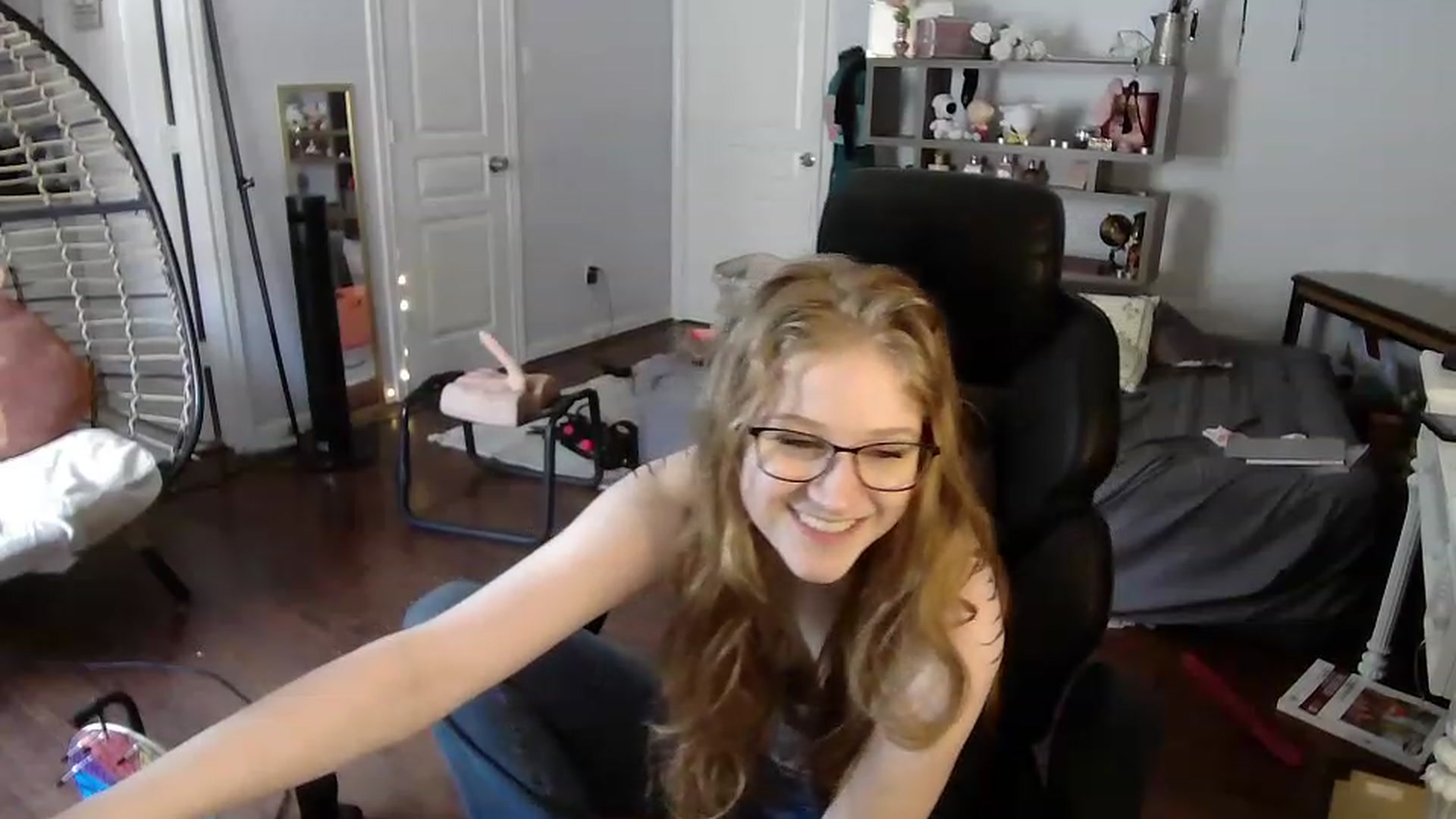 Gallery image thumbnail from Bunnydathug's myfreecams stream on, 06/17/2023, 21:13 image 12 of 20