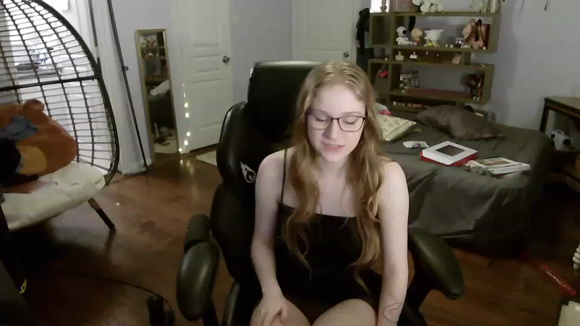 Gallery image thumbnail from Bunnydathug's myfreecams stream on, 06/21/2023, 13:19 image 4 of 20