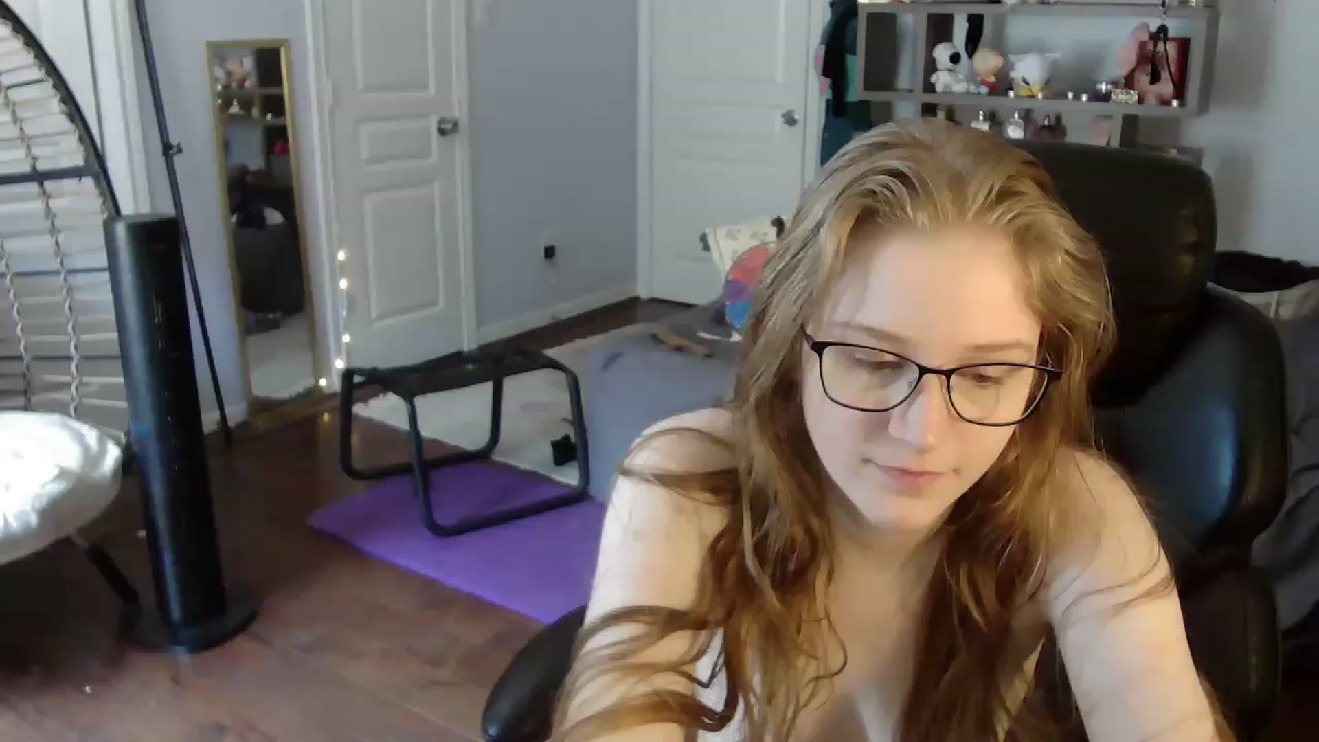 Gallery image thumbnail from Bunnydathug's myfreecams stream on, 06/22/2023, 16:22 image 18 of 20