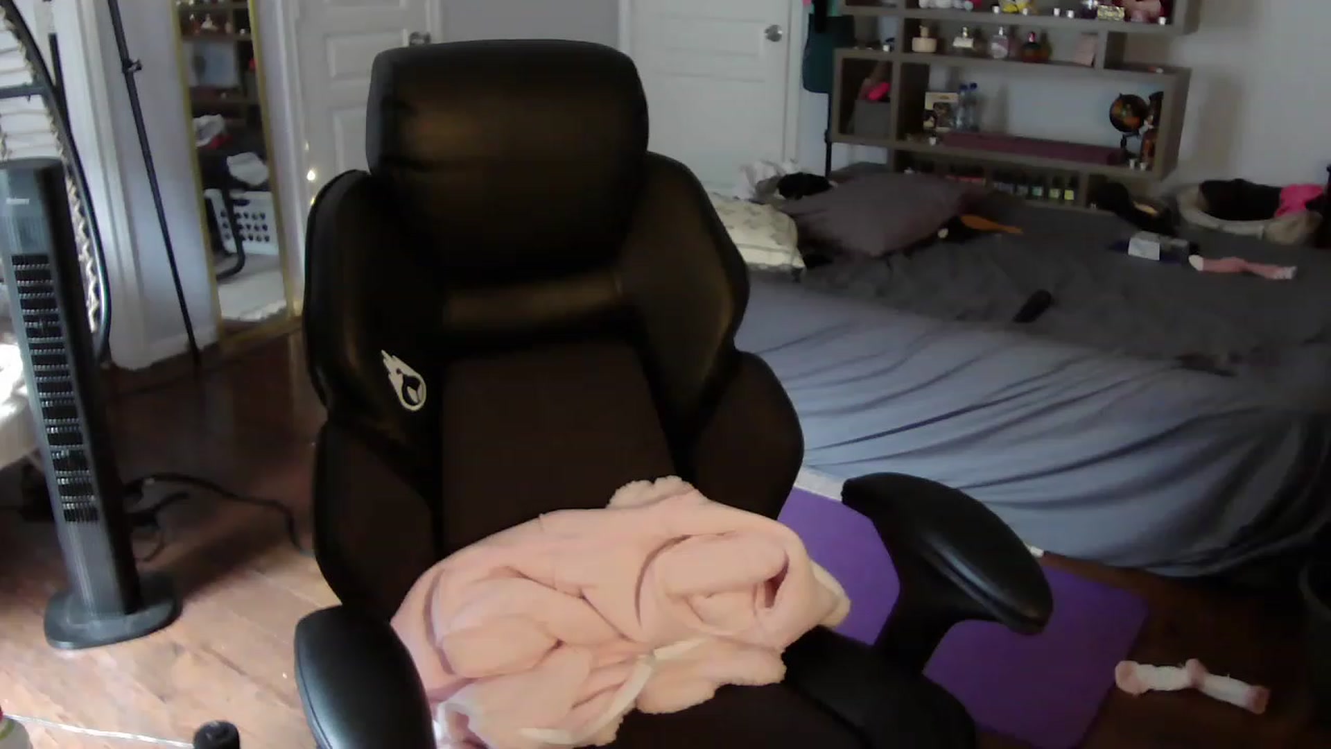 Gallery image thumbnail from Bunnydathug's myfreecams stream on, 06/24/2023, 16:22 image 6 of 20