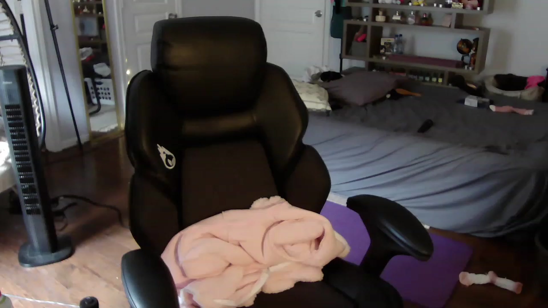 Gallery image thumbnail from Bunnydathug's myfreecams stream on, 06/24/2023, 16:22 image 9 of 20