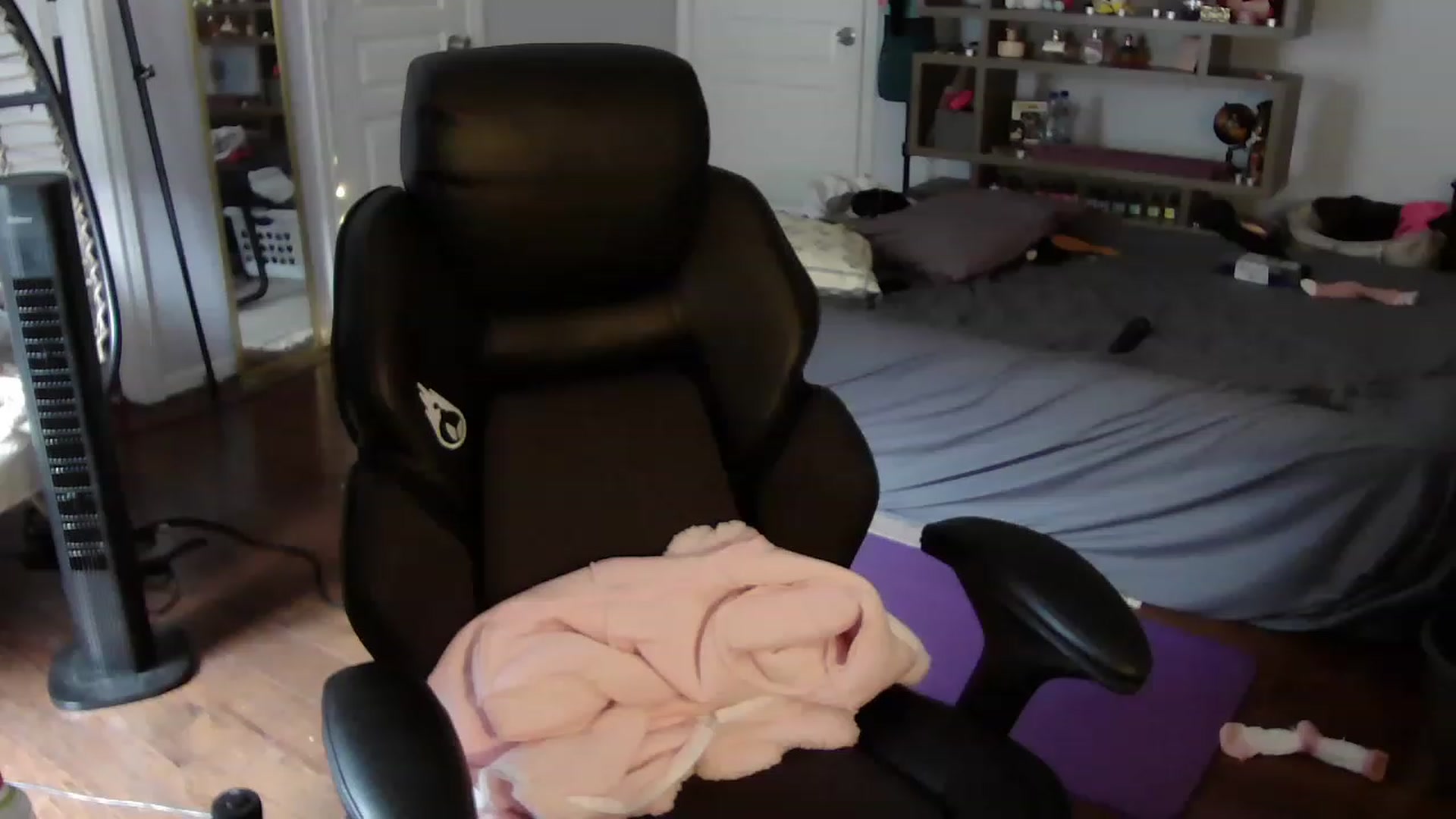 Gallery image thumbnail from Bunnydathug's myfreecams stream on, 06/24/2023, 16:22 image 7 of 20