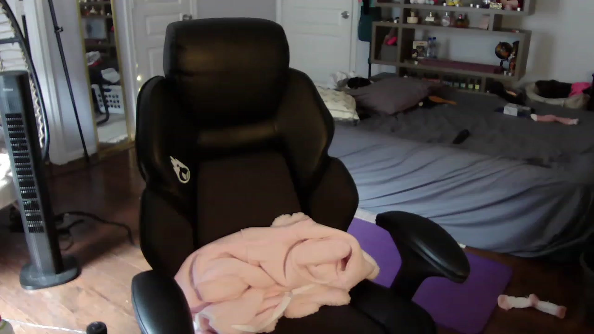 Gallery image thumbnail from Bunnydathug's myfreecams stream on, 06/24/2023, 16:22 image 5 of 20