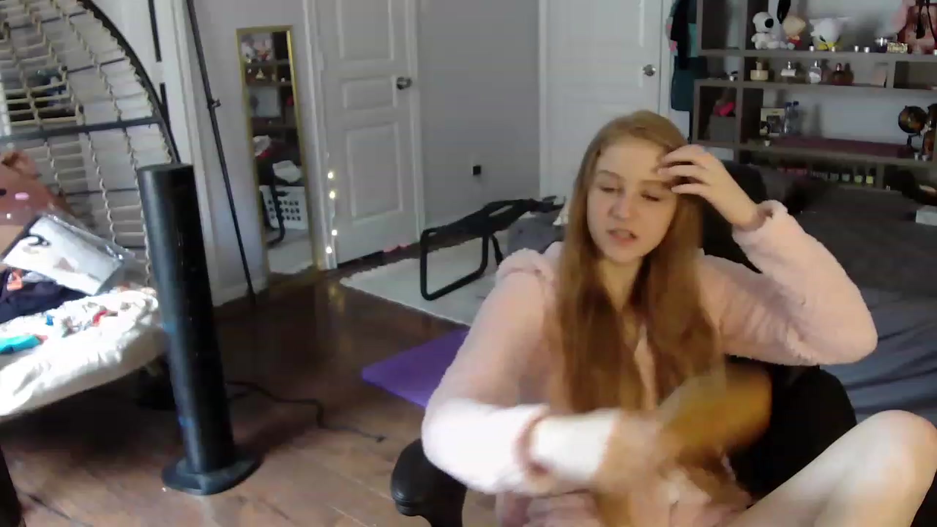 Gallery image thumbnail from Bunnydathug's myfreecams stream on, 06/24/2023, 17:32 image 16 of 20