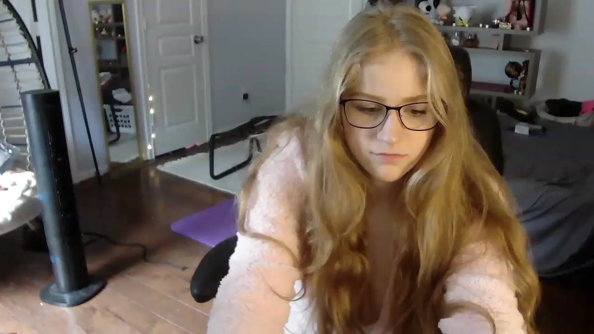 Gallery image thumbnail from Bunnydathug's myfreecams stream on, 06/24/2023, 17:32 image 5 of 20