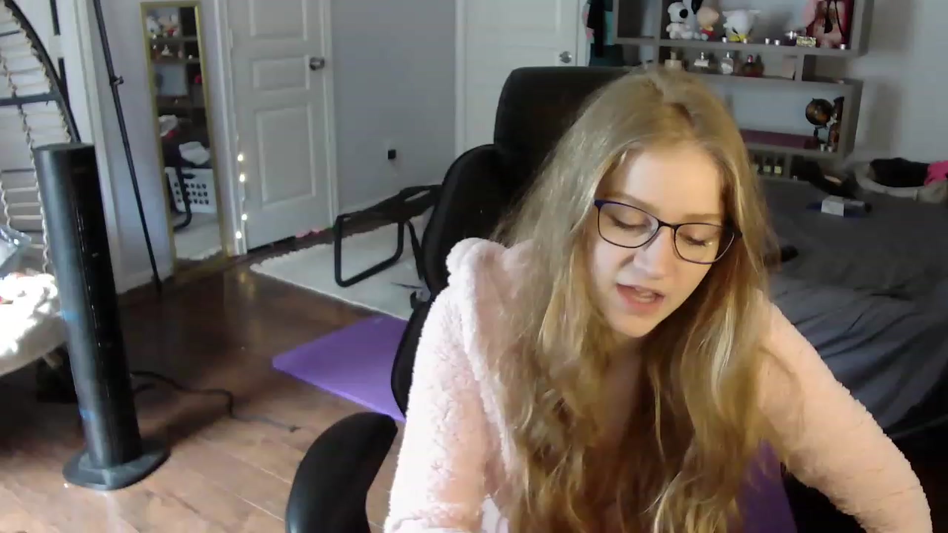 Gallery image thumbnail from Bunnydathug's myfreecams stream on, 06/24/2023, 17:32 image 3 of 20