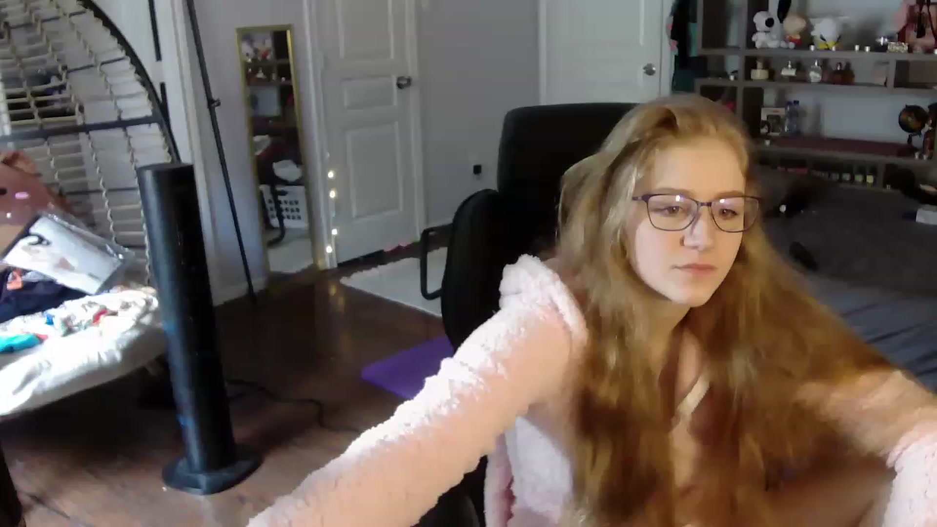 Gallery image thumbnail from Bunnydathug's myfreecams stream on, 06/24/2023, 17:32 image 18 of 20