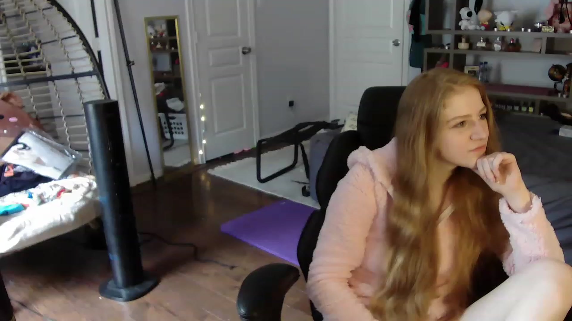 Gallery image thumbnail from Bunnydathug's myfreecams stream on, 06/24/2023, 17:32 image 17 of 20