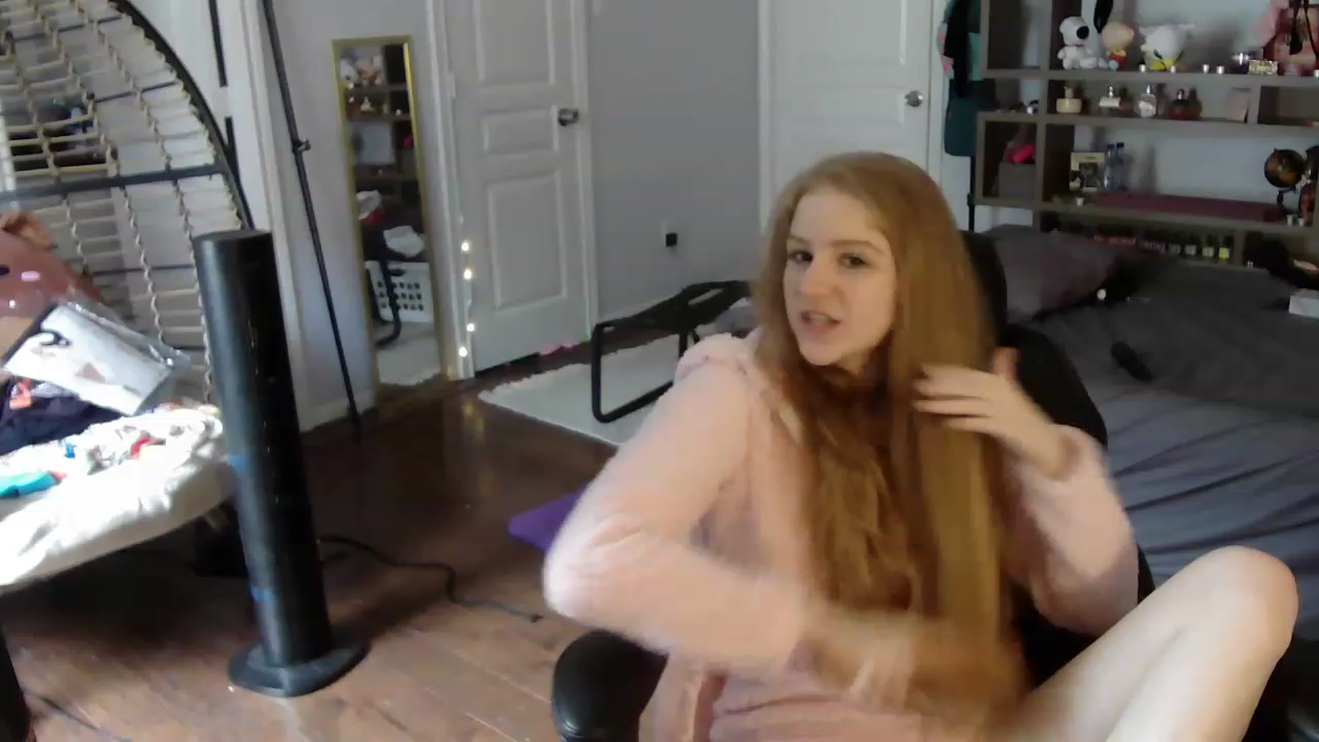 Gallery image thumbnail from Bunnydathug's myfreecams stream on, 06/24/2023, 17:32 image 15 of 20