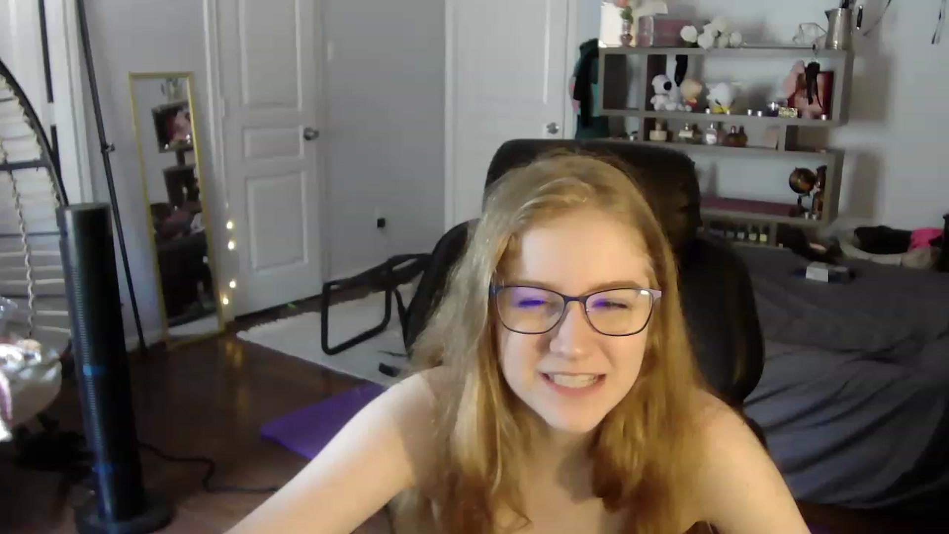 Gallery image thumbnail from Bunnydathug's myfreecams stream on, 06/24/2023, 19:07 image 14 of 20