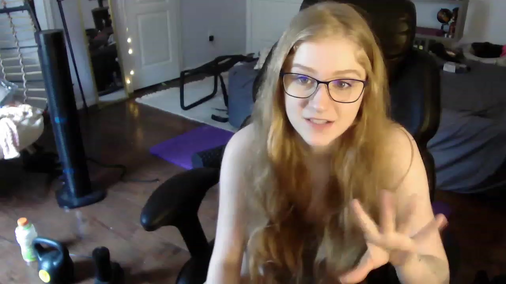 Gallery image thumbnail from Bunnydathug's myfreecams stream on, 06/24/2023, 19:07 image 2 of 20