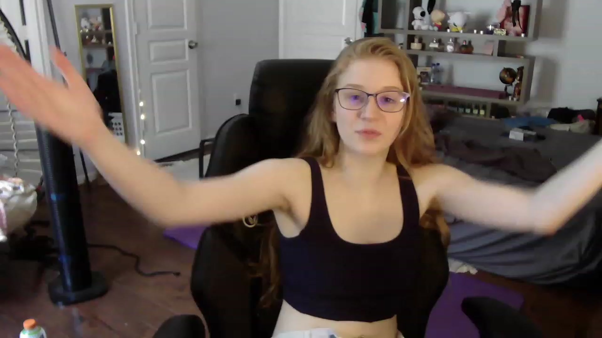 Gallery image thumbnail from Bunnydathug's myfreecams stream on, 06/25/2023, 20:38 image 16 of 20