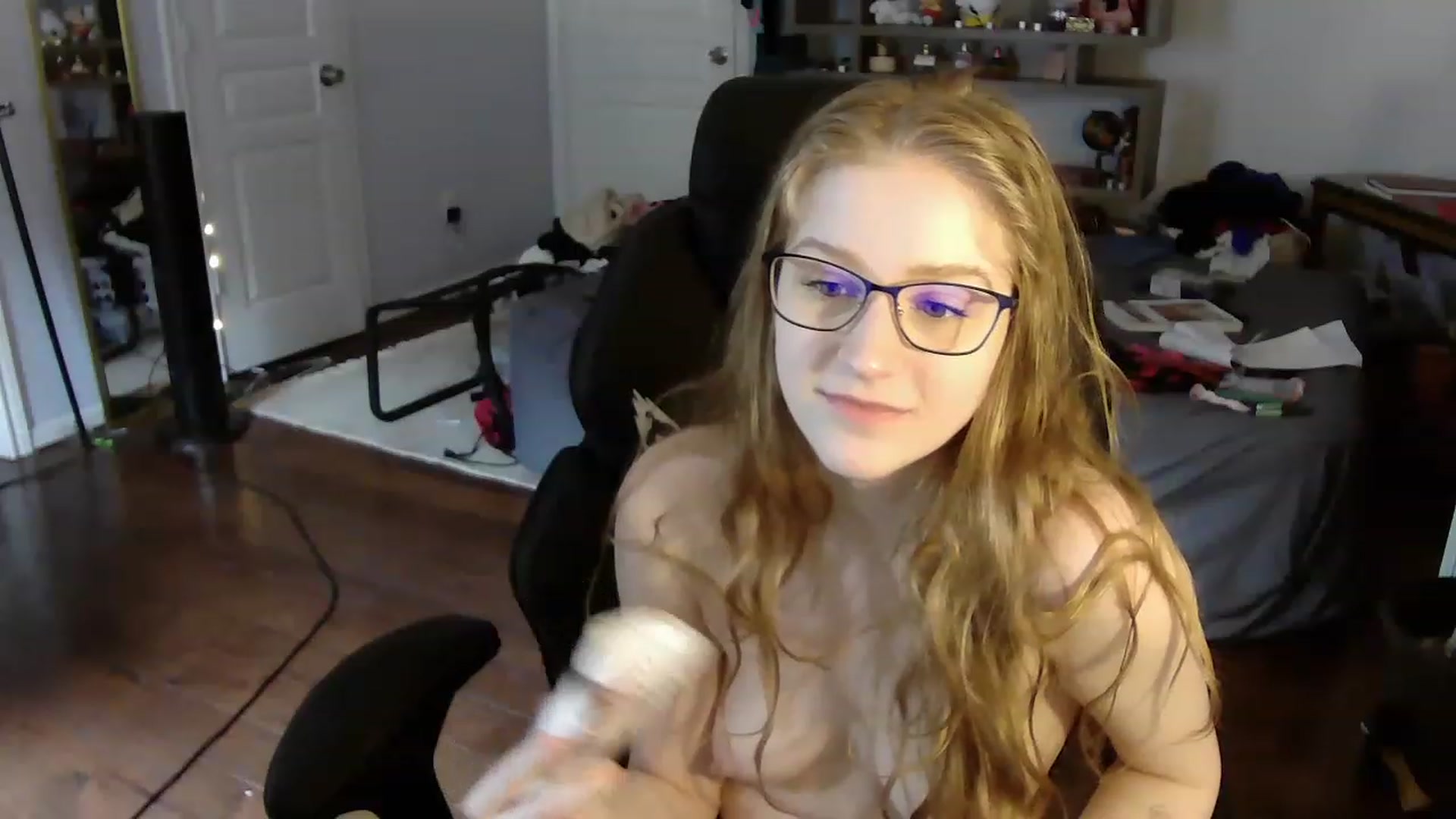Gallery image thumbnail from Bunnydathug's myfreecams stream on, 07/05/2023, 21:29 image 4 of 20