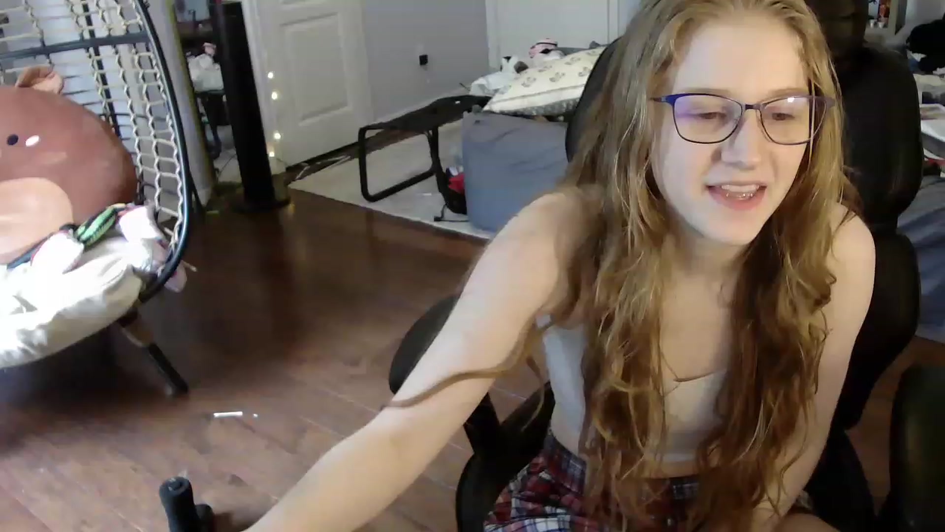 Gallery image thumbnail from Bunnydathug's myfreecams stream on, 07/07/2023, 19:37 image 16 of 20