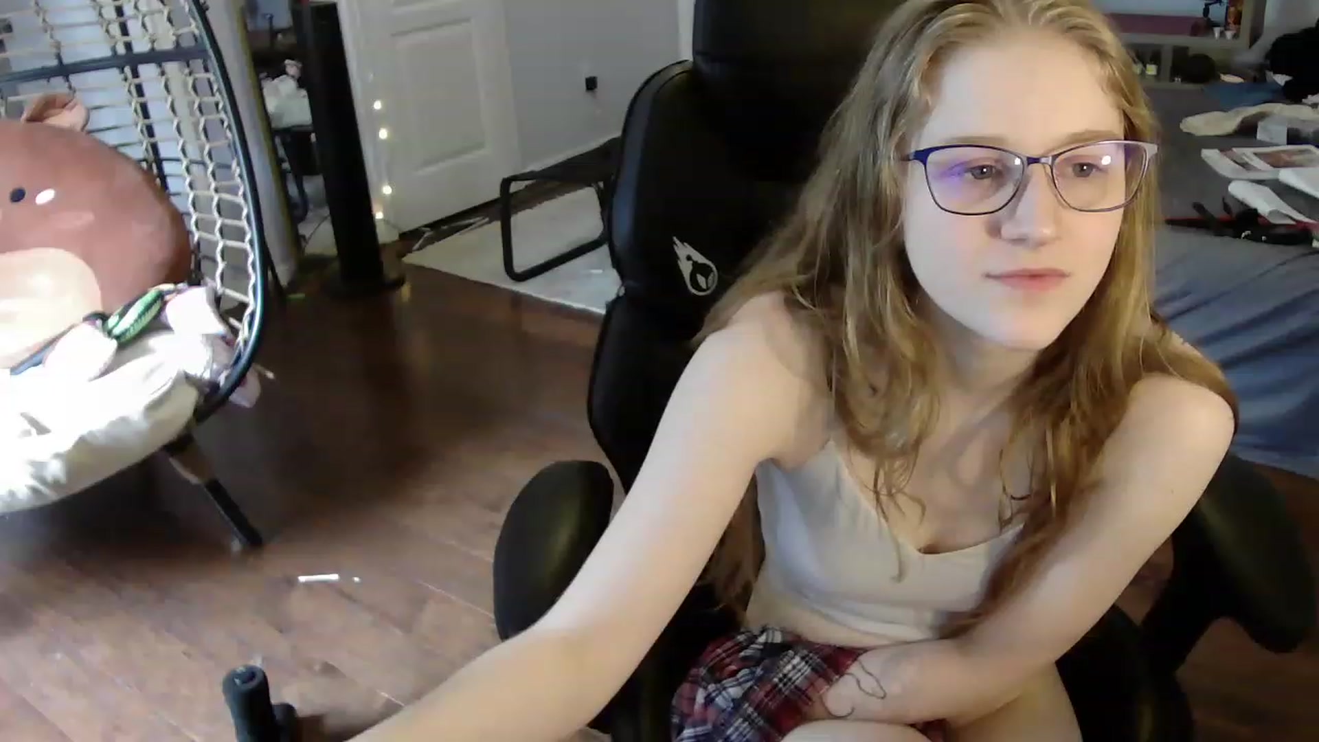 Gallery image thumbnail from Bunnydathug's myfreecams stream on, 07/07/2023, 19:37 image 12 of 20